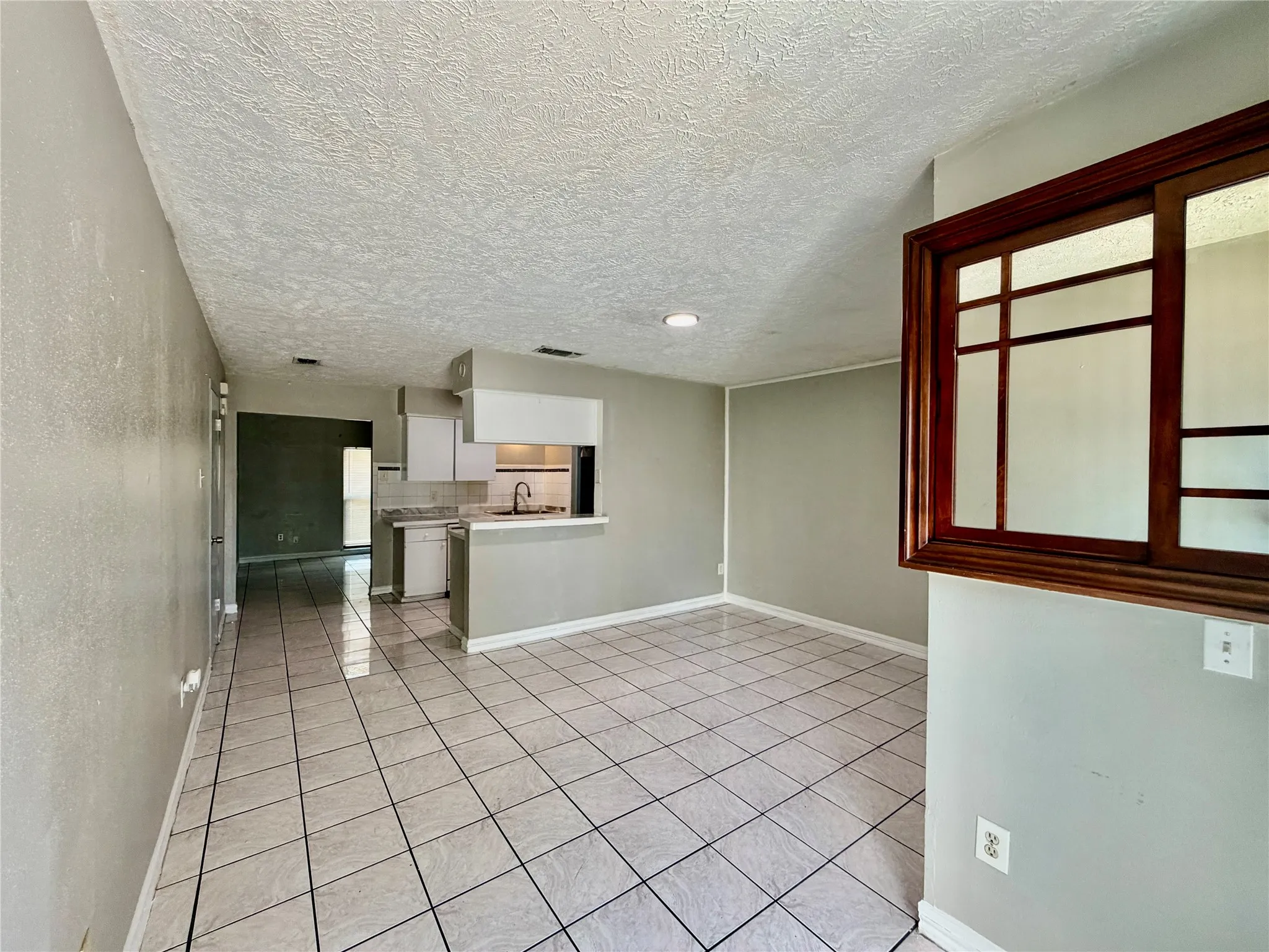 Single Family Residence For Rent in Dallas County , 35 W Mountain Lane 43, Grand Prairie, Texas 75052, 3 Bedroom, 2 Bathroom, Garage spaces, 1,244 Sqft, built in 1971, mls#21396268, Real Estate Agent in Grand Prairie, Homes For Rent in Dallas county, Homes For Rent in Grand Prairie, Realtor in Grand Prairie Texas, Real Estate Brokerage Independent Realty Texas, Luminita Cordes Realtor