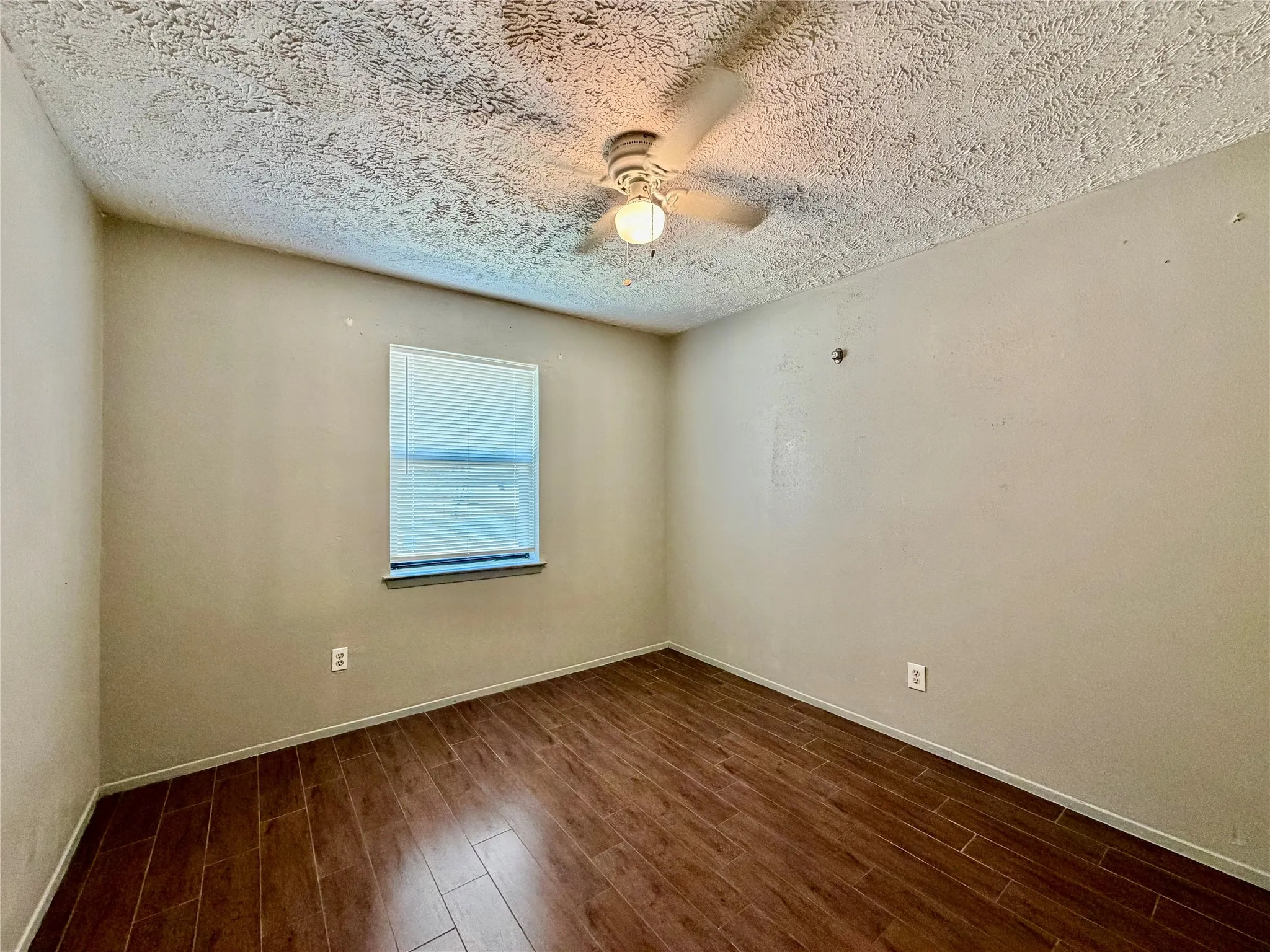 Single Family Residence For Rent in Dallas County , 35 W Mountain Lane 43, Grand Prairie, Texas 75052, 3 Bedroom, 2 Bathroom, Garage spaces, 1,244 Sqft, built in 1971, mls#21396268, Real Estate Agent in Grand Prairie, Homes For Rent in Dallas county, Homes For Rent in Grand Prairie, Realtor in Grand Prairie Texas, Real Estate Brokerage Independent Realty Texas, Luminita Cordes Realtor