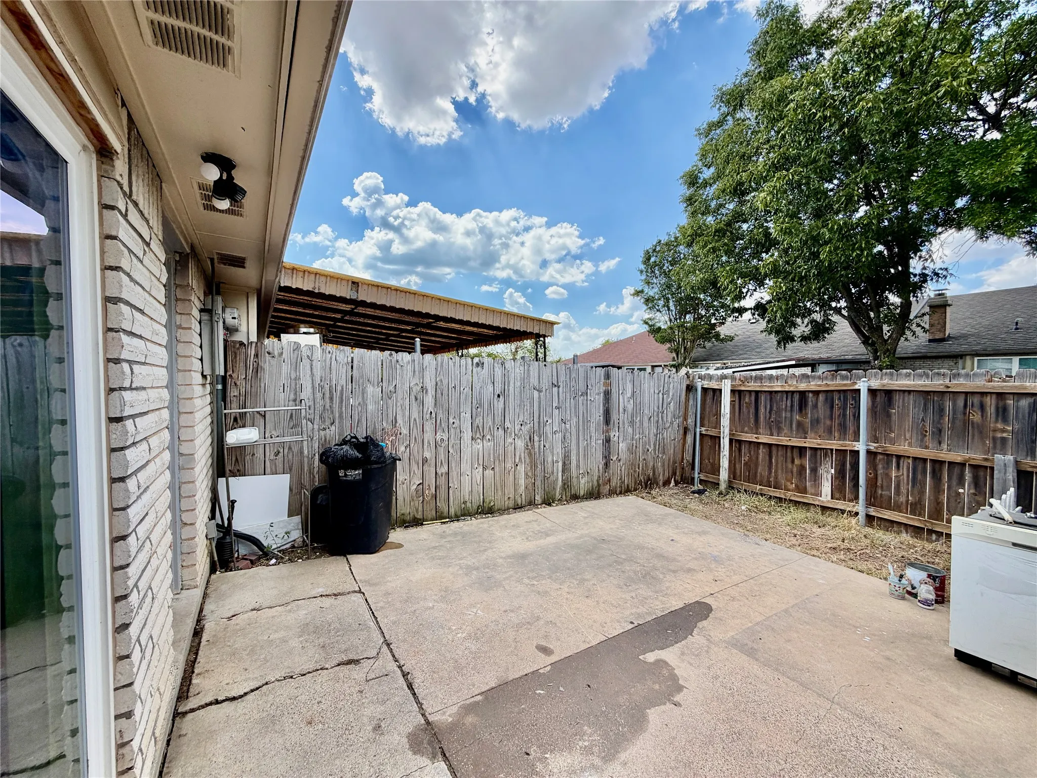 Single Family Residence For Rent in Dallas County , 35 W Mountain Lane 43, Grand Prairie, Texas 75052, 3 Bedroom, 2 Bathroom, Garage spaces, 1,244 Sqft, built in 1971, mls#21396268, Real Estate Agent in Grand Prairie, Homes For Rent in Dallas county, Homes For Rent in Grand Prairie, Realtor in Grand Prairie Texas, Real Estate Brokerage Independent Realty Texas, Luminita Cordes Realtor