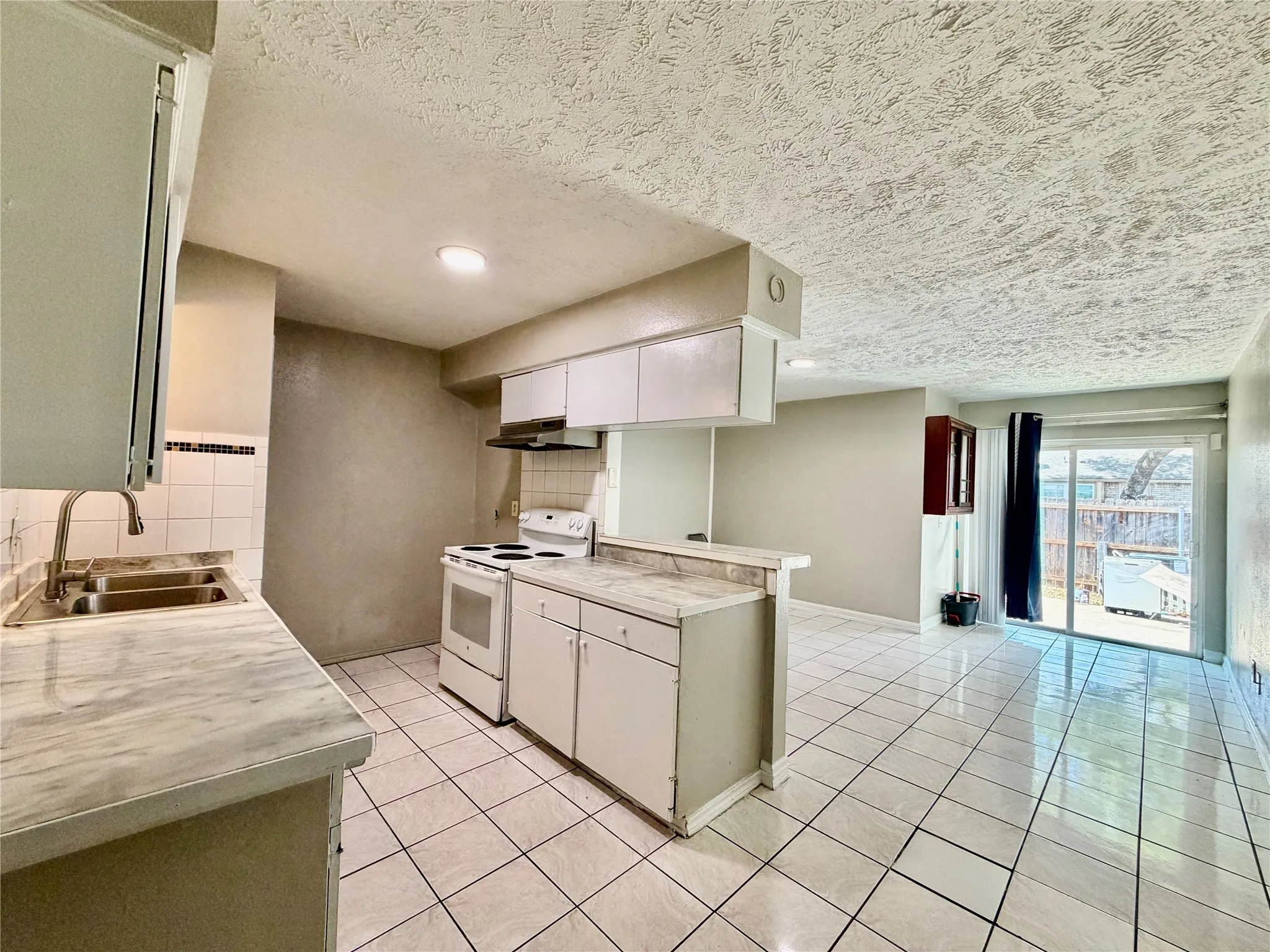Single Family Residence For Rent in Dallas County , 35 W Mountain Lane 43, Grand Prairie, Texas 75052, 3 Bedroom, 2 Bathroom, Garage spaces, 1,244 Sqft, built in 1971, mls#21396268, Real Estate Agent in Grand Prairie, Homes For Rent in Dallas county, Homes For Rent in Grand Prairie, Realtor in Grand Prairie Texas, Real Estate Brokerage Independent Realty Texas, Luminita Cordes Realtor