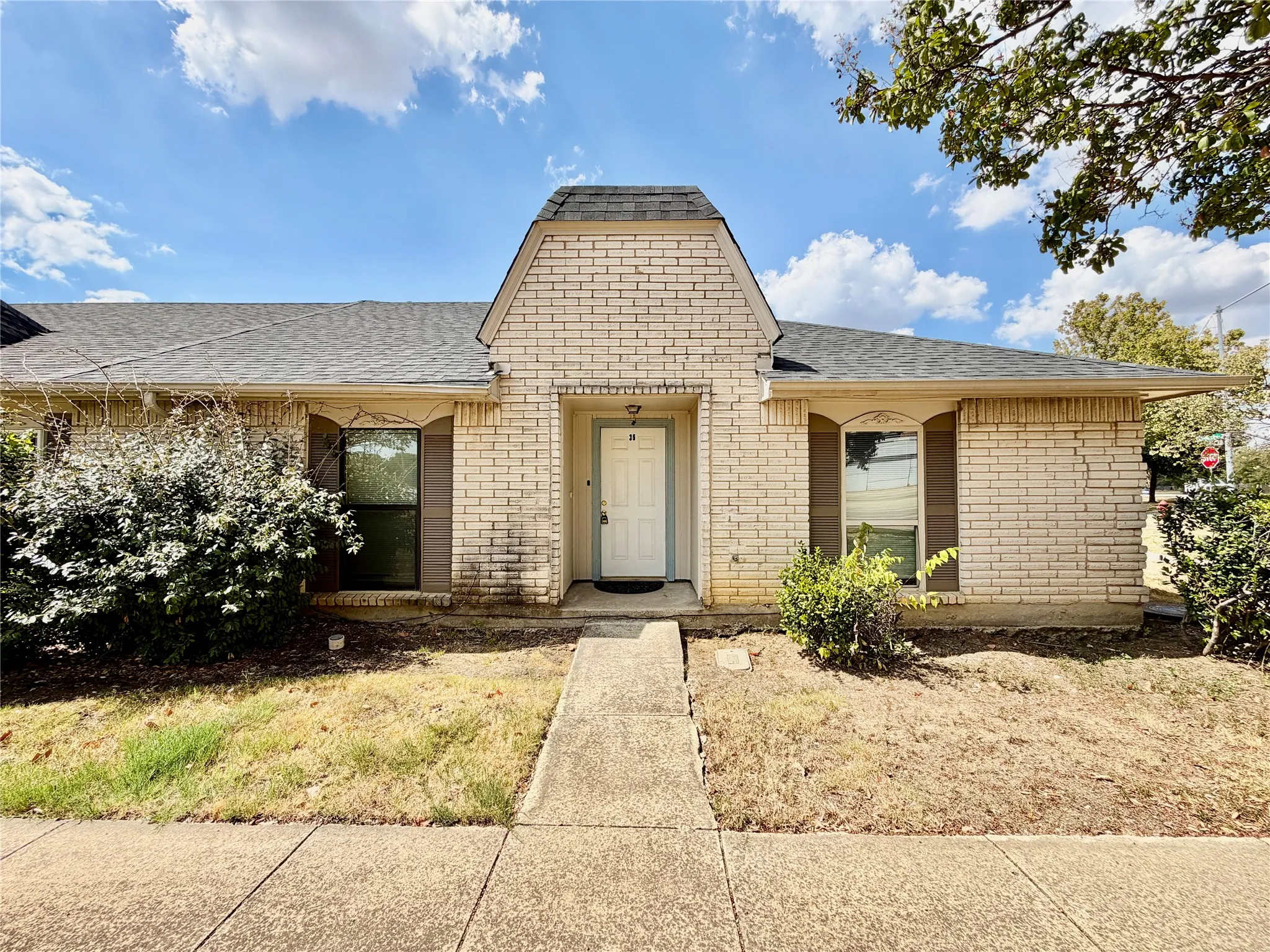 Single Family Residence For Rent