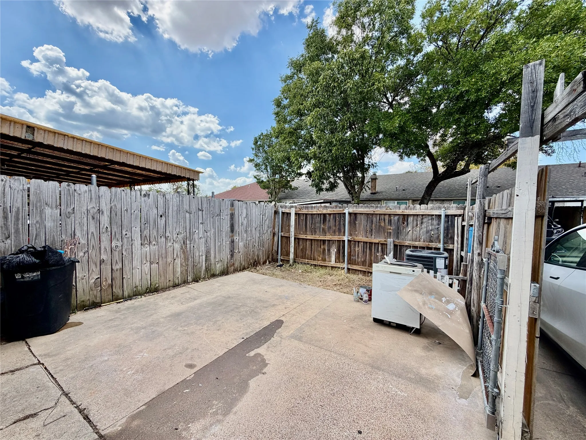 Single Family Residence For Rent in Dallas County , 35 W Mountain Lane 43, Grand Prairie, Texas 75052, 3 Bedroom, 2 Bathroom, Garage spaces, 1,244 Sqft, built in 1971, mls#21396268, Real Estate Agent in Grand Prairie, Homes For Rent in Dallas county, Homes For Rent in Grand Prairie, Realtor in Grand Prairie Texas, Real Estate Brokerage Independent Realty Texas, Luminita Cordes Realtor