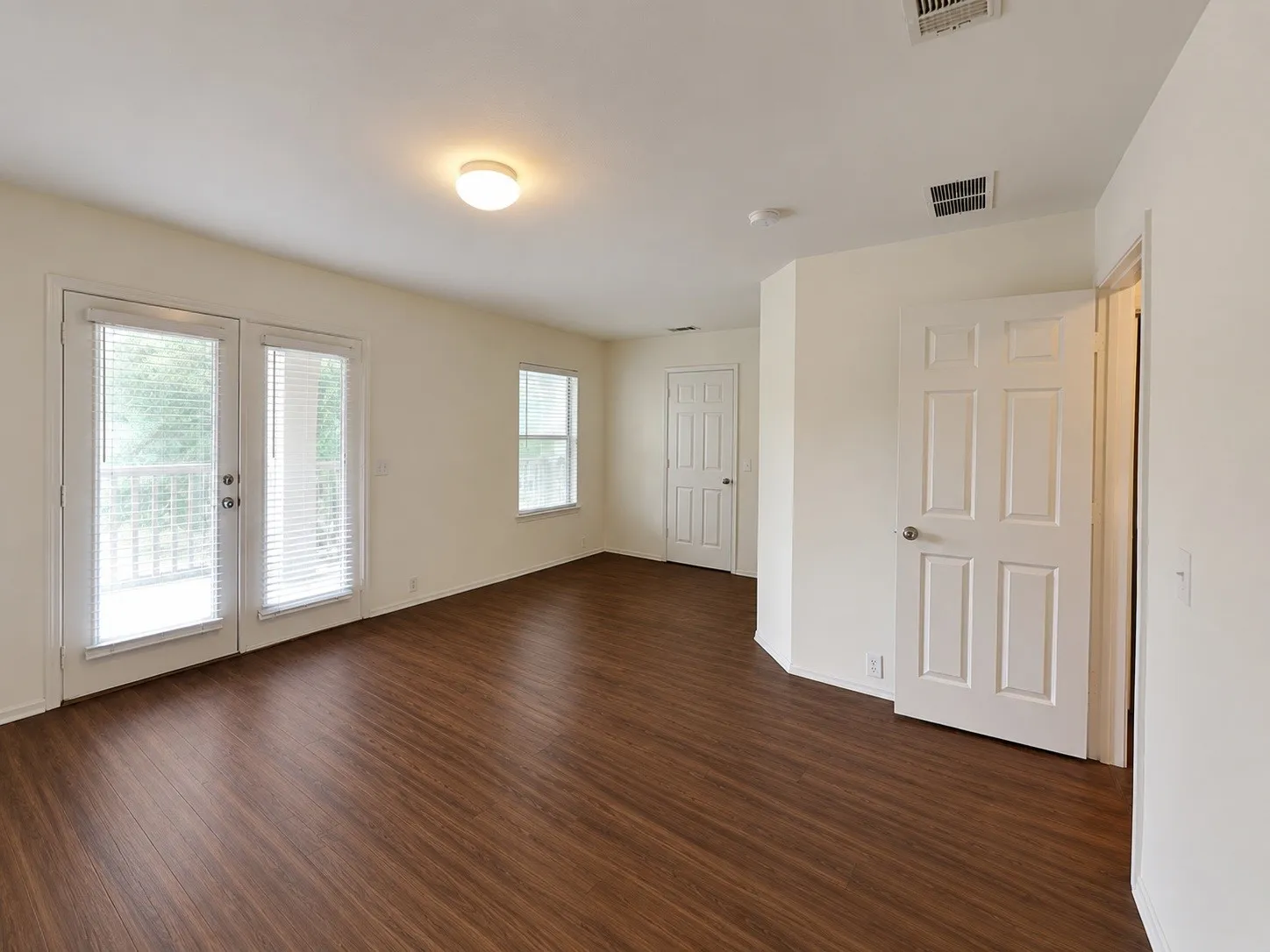 Townhouse For Rent in Tarrant County , 10661 Traymore Drive, Fort Worth, Texas 76244, 3 Bedroom, 3 Bathroom, 2 Garage spaces, 1,468 Sqft, built in 2006, mls#21396410, Real Estate Agent in Fort Worth, Homes For Rent in Tarrant county, Homes For Rent in Fort Worth, Realtor in Fort Worth Texas, Real Estate Brokerage Independent Realty Texas, Luminita Cordes Realtor