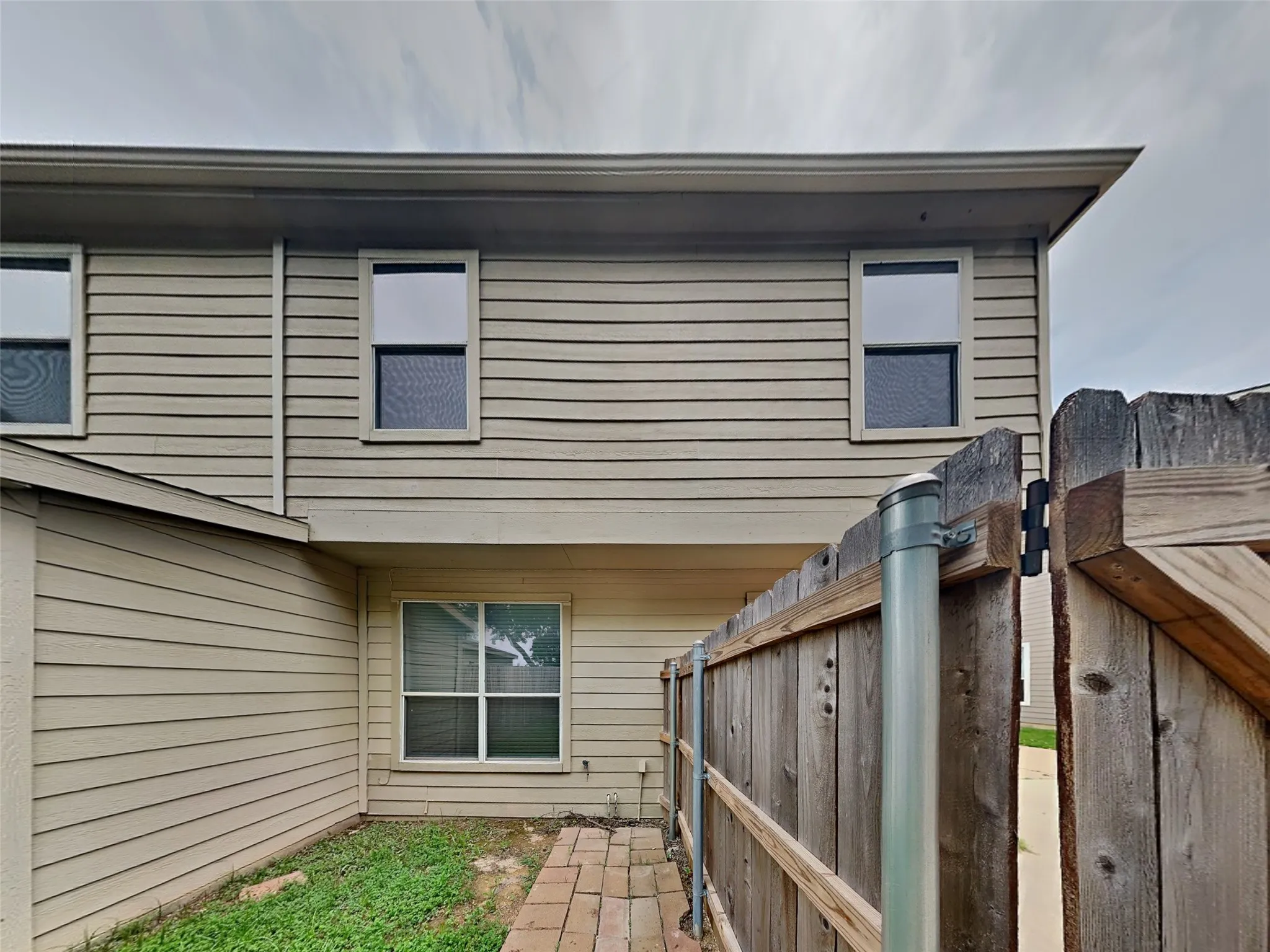 Townhouse For Rent in Tarrant County , 10661 Traymore Drive, Fort Worth, Texas 76244, 3 Bedroom, 3 Bathroom, 2 Garage spaces, 1,468 Sqft, built in 2006, mls#21396410, Real Estate Agent in Fort Worth, Homes For Rent in Tarrant county, Homes For Rent in Fort Worth, Realtor in Fort Worth Texas, Real Estate Brokerage Independent Realty Texas, Luminita Cordes Realtor