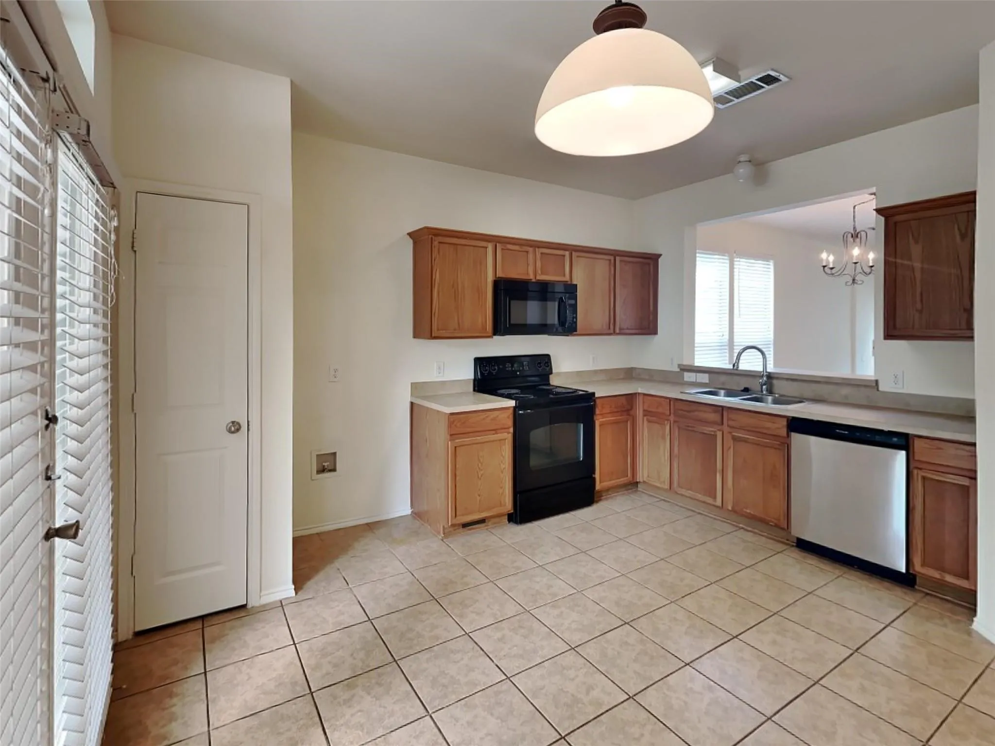 Townhouse For Rent in Tarrant County , 10661 Traymore Drive, Fort Worth, Texas 76244, 3 Bedroom, 3 Bathroom, 2 Garage spaces, 1,468 Sqft, built in 2006, mls#21396410, Real Estate Agent in Fort Worth, Homes For Rent in Tarrant county, Homes For Rent in Fort Worth, Realtor in Fort Worth Texas, Real Estate Brokerage Independent Realty Texas, Luminita Cordes Realtor