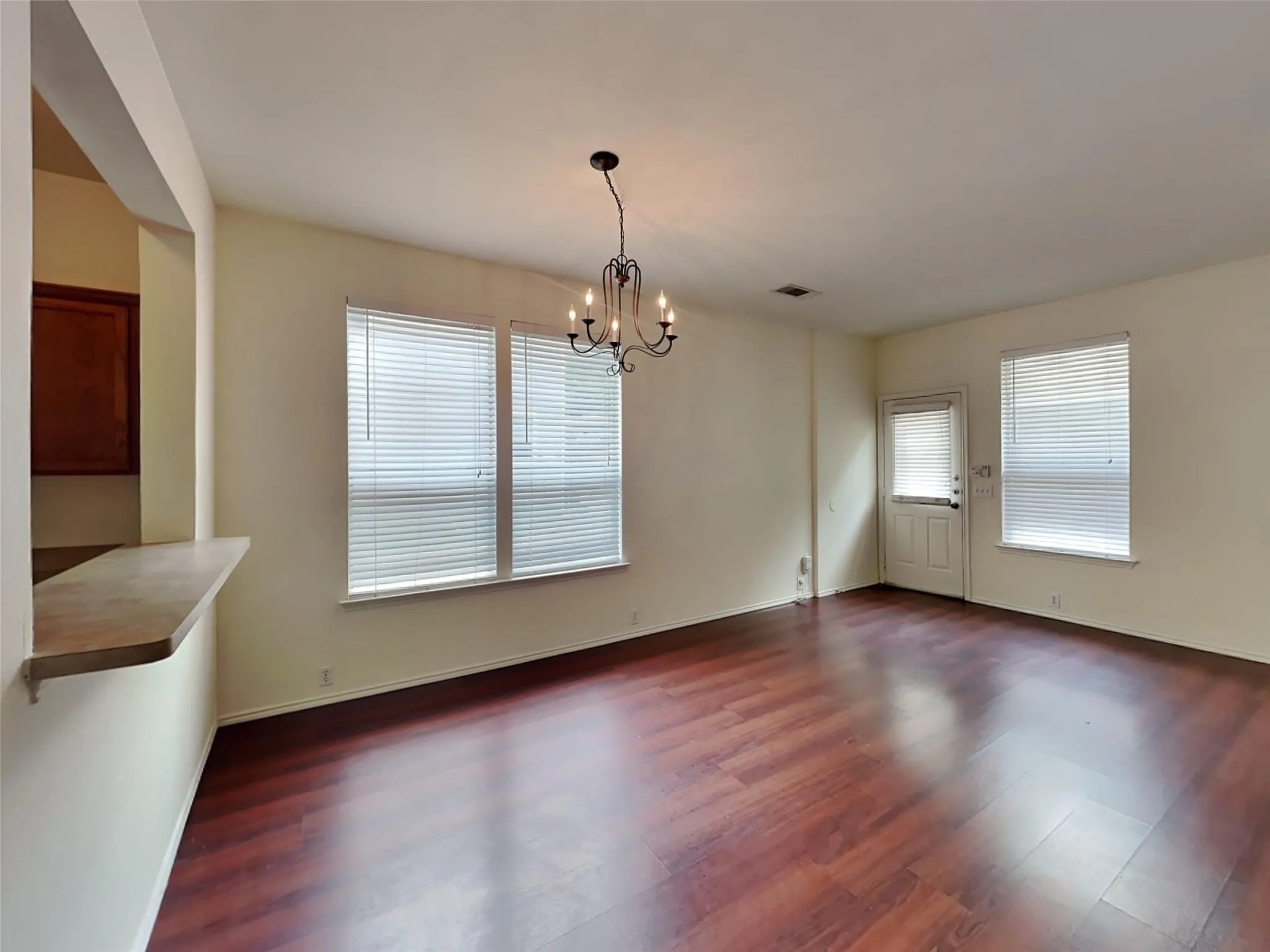 Townhouse For Rent in Tarrant County , 10661 Traymore Drive, Fort Worth, Texas 76244, 3 Bedroom, 3 Bathroom, 2 Garage spaces, 1,468 Sqft, built in 2006, mls#21396410, Real Estate Agent in Fort Worth, Homes For Rent in Tarrant county, Homes For Rent in Fort Worth, Realtor in Fort Worth Texas, Real Estate Brokerage Independent Realty Texas, Luminita Cordes Realtor