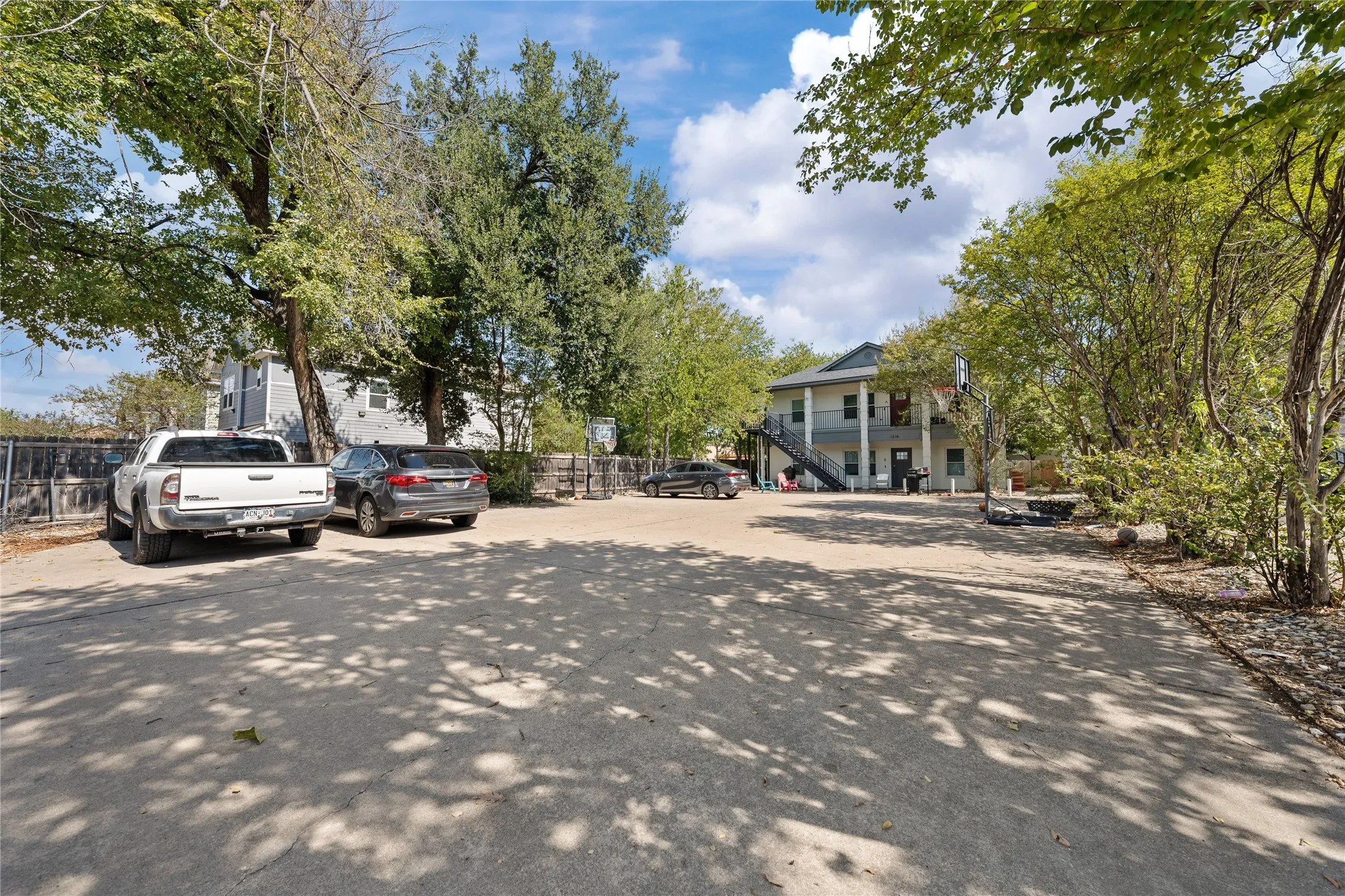 Duplex For Sale in Mc Lennan County , 1218 Wood Avenue, Waco, Texas 76706, 4 Bedroom, 4 Bathroom, Garage spaces, 0 Sqft, built in 2001, mls#21394319, Real Estate Agent in Waco, Homes For Sale in Mc Lennan county, Homes For Sale in Waco, Realtor in Waco Texas, Real Estate Brokerage Independent Realty Texas, Luminita Cordes Realtor