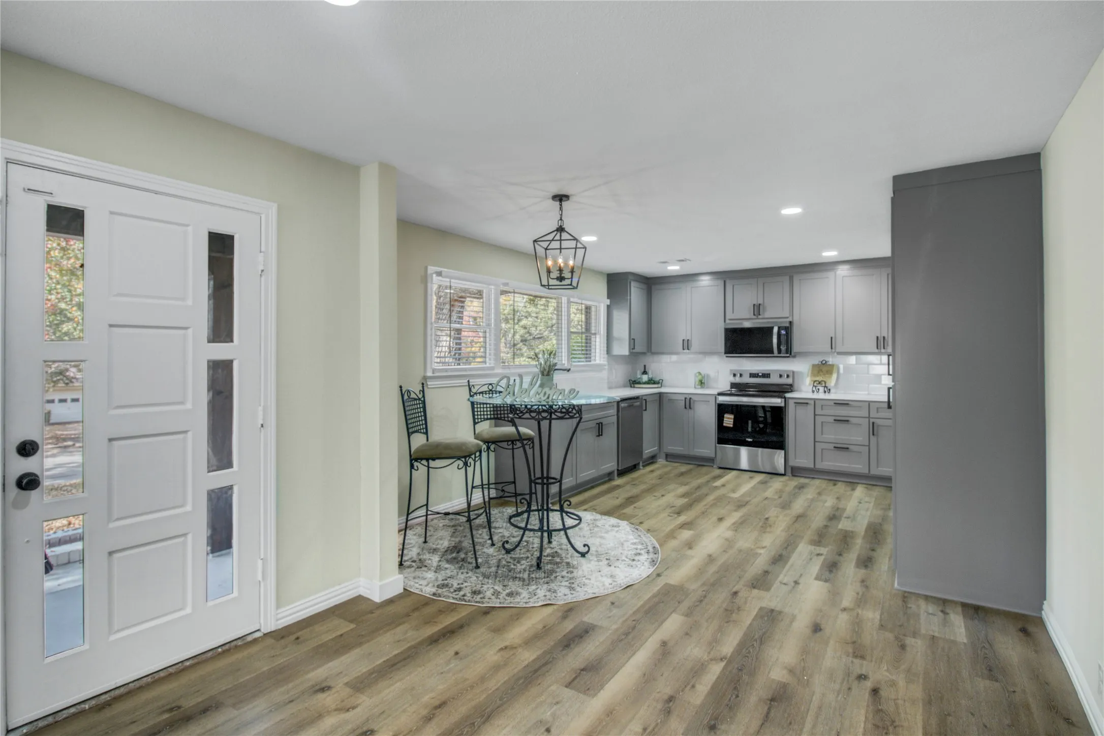 Single Family Residence For Rent in Tarrant County , 805 Ross Trail, Arlington, Texas 76012, 3 Bedroom, 2 Bathroom, Garage spaces, 1,595 Sqft, built in 1952, mls#21396419, Real Estate Agent in Arlington, Homes For Rent in Tarrant county, Homes For Rent in Arlington, Realtor in Arlington Texas, Real Estate Brokerage Independent Realty Texas, Luminita Cordes Realtor