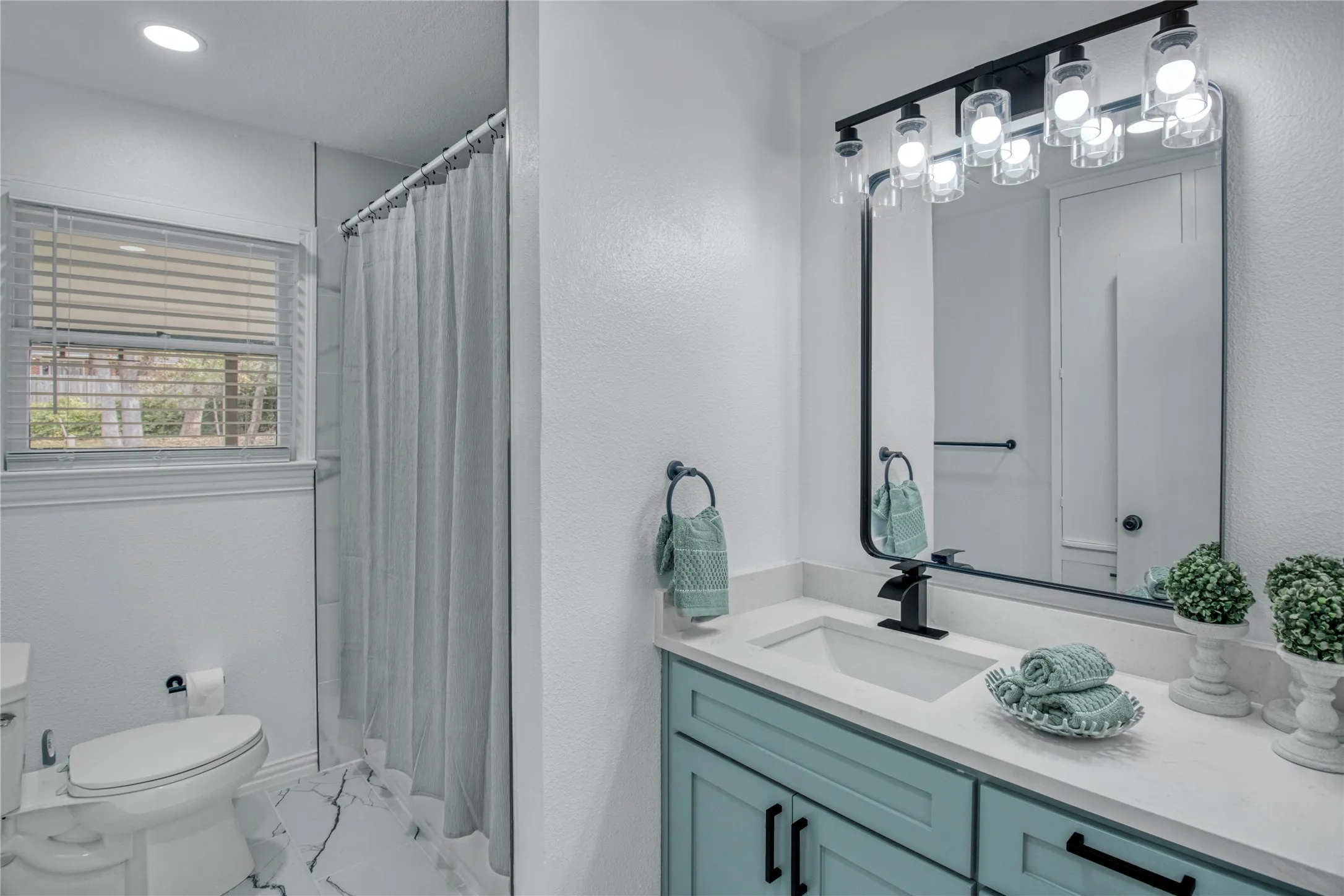 Single Family Residence For Rent in Tarrant County , 805 Ross Trail, Arlington, Texas 76012, 3 Bedroom, 2 Bathroom, Garage spaces, 1,595 Sqft, built in 1952, mls#21396419, Real Estate Agent in Arlington, Homes For Rent in Tarrant county, Homes For Rent in Arlington, Realtor in Arlington Texas, Real Estate Brokerage Independent Realty Texas, Luminita Cordes Realtor