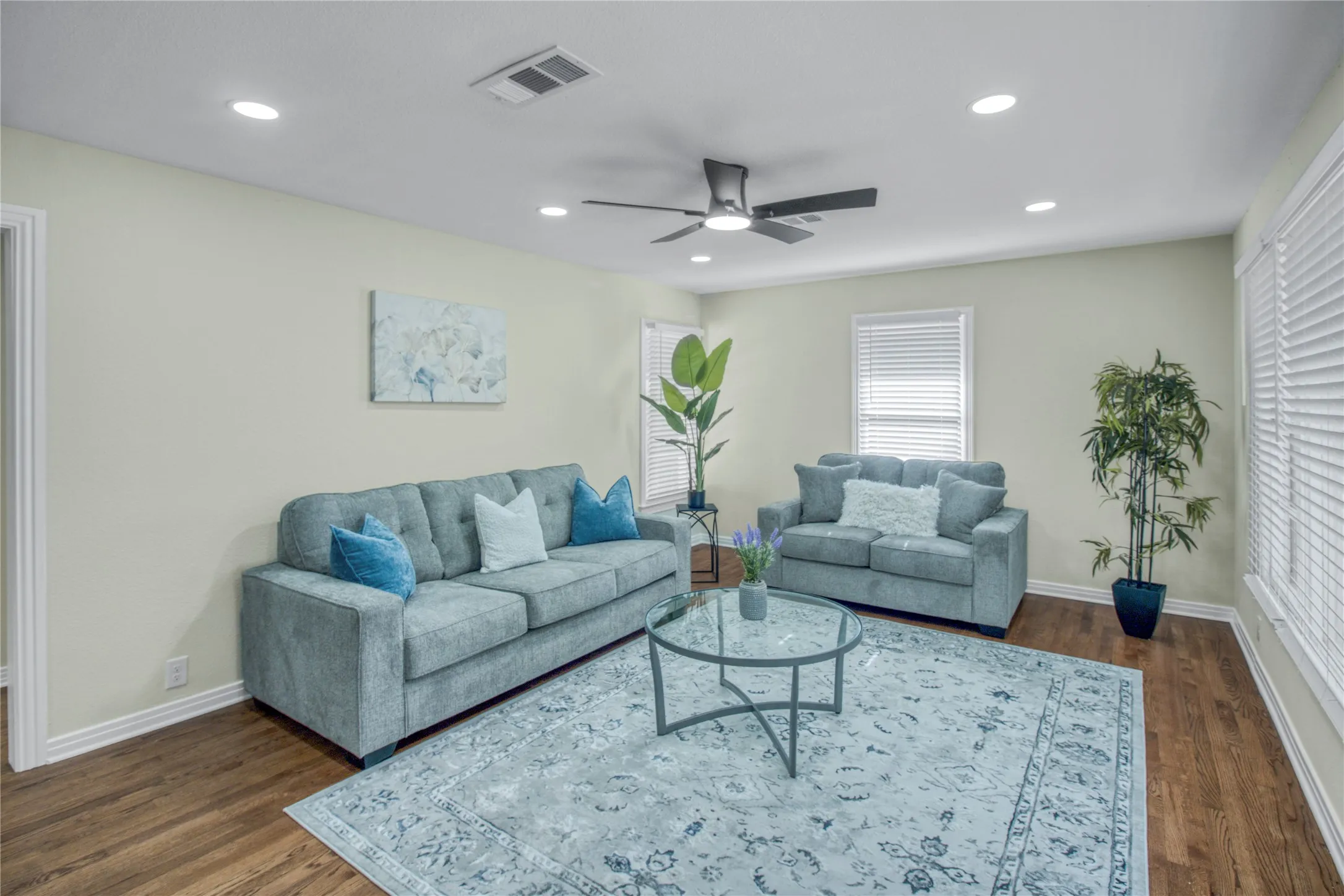 Single Family Residence For Rent in Tarrant County , 805 Ross Trail, Arlington, Texas 76012, 3 Bedroom, 2 Bathroom, Garage spaces, 1,595 Sqft, built in 1952, mls#21396419, Real Estate Agent in Arlington, Homes For Rent in Tarrant county, Homes For Rent in Arlington, Realtor in Arlington Texas, Real Estate Brokerage Independent Realty Texas, Luminita Cordes Realtor