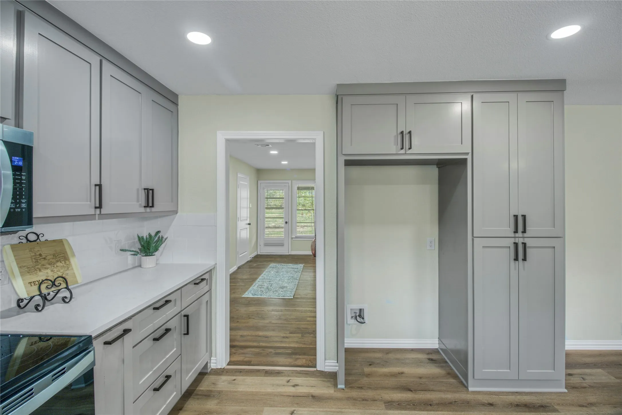 Single Family Residence For Rent in Tarrant County , 805 Ross Trail, Arlington, Texas 76012, 3 Bedroom, 2 Bathroom, Garage spaces, 1,595 Sqft, built in 1952, mls#21396419, Real Estate Agent in Arlington, Homes For Rent in Tarrant county, Homes For Rent in Arlington, Realtor in Arlington Texas, Real Estate Brokerage Independent Realty Texas, Luminita Cordes Realtor