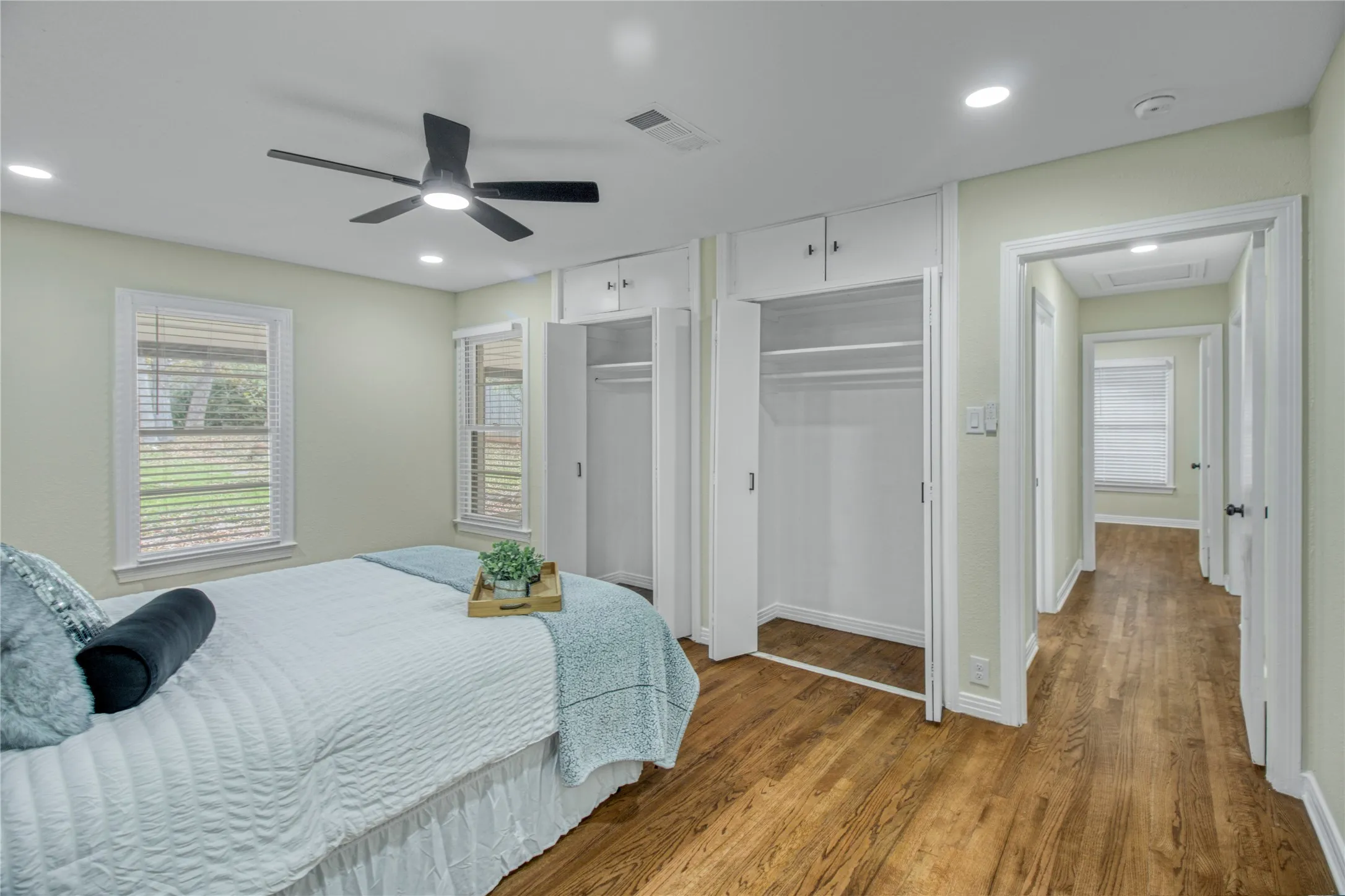 Single Family Residence For Rent in Tarrant County , 805 Ross Trail, Arlington, Texas 76012, 3 Bedroom, 2 Bathroom, Garage spaces, 1,595 Sqft, built in 1952, mls#21396419, Real Estate Agent in Arlington, Homes For Rent in Tarrant county, Homes For Rent in Arlington, Realtor in Arlington Texas, Real Estate Brokerage Independent Realty Texas, Luminita Cordes Realtor