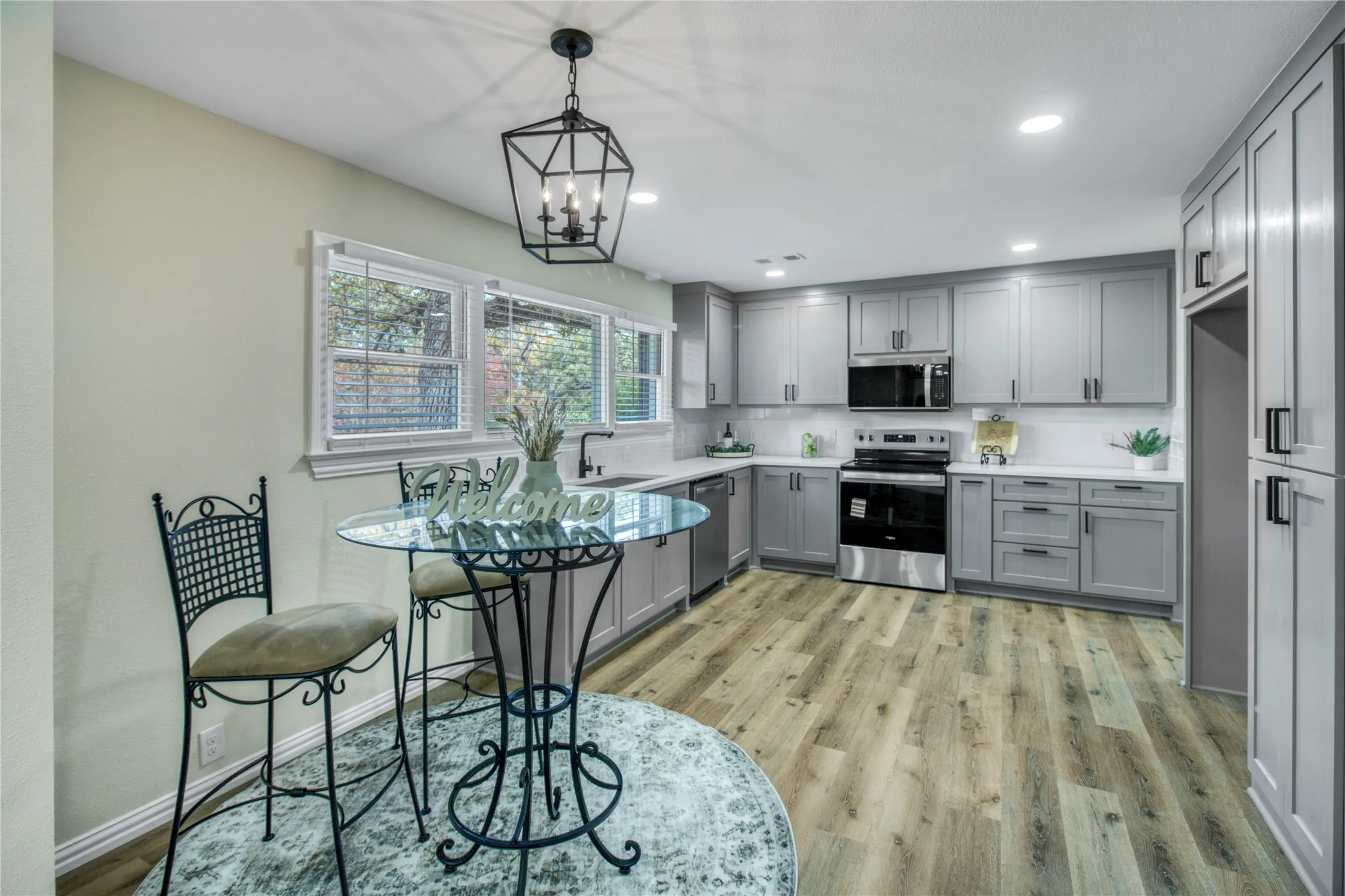Single Family Residence For Rent in Tarrant County , 805 Ross Trail, Arlington, Texas 76012, 3 Bedroom, 2 Bathroom, Garage spaces, 1,595 Sqft, built in 1952, mls#21396419, Real Estate Agent in Arlington, Homes For Rent in Tarrant county, Homes For Rent in Arlington, Realtor in Arlington Texas, Real Estate Brokerage Independent Realty Texas, Luminita Cordes Realtor