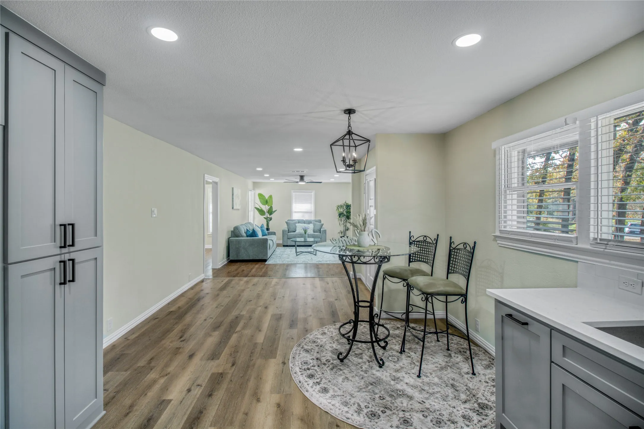 Single Family Residence For Rent in Tarrant County , 805 Ross Trail, Arlington, Texas 76012, 3 Bedroom, 2 Bathroom, Garage spaces, 1,595 Sqft, built in 1952, mls#21396419, Real Estate Agent in Arlington, Homes For Rent in Tarrant county, Homes For Rent in Arlington, Realtor in Arlington Texas, Real Estate Brokerage Independent Realty Texas, Luminita Cordes Realtor
