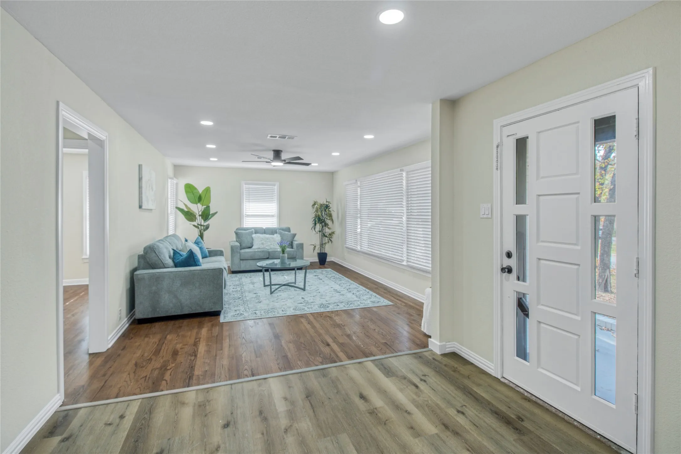 Single Family Residence For Rent in Tarrant County , 805 Ross Trail, Arlington, Texas 76012, 3 Bedroom, 2 Bathroom, Garage spaces, 1,595 Sqft, built in 1952, mls#21396419, Real Estate Agent in Arlington, Homes For Rent in Tarrant county, Homes For Rent in Arlington, Realtor in Arlington Texas, Real Estate Brokerage Independent Realty Texas, Luminita Cordes Realtor