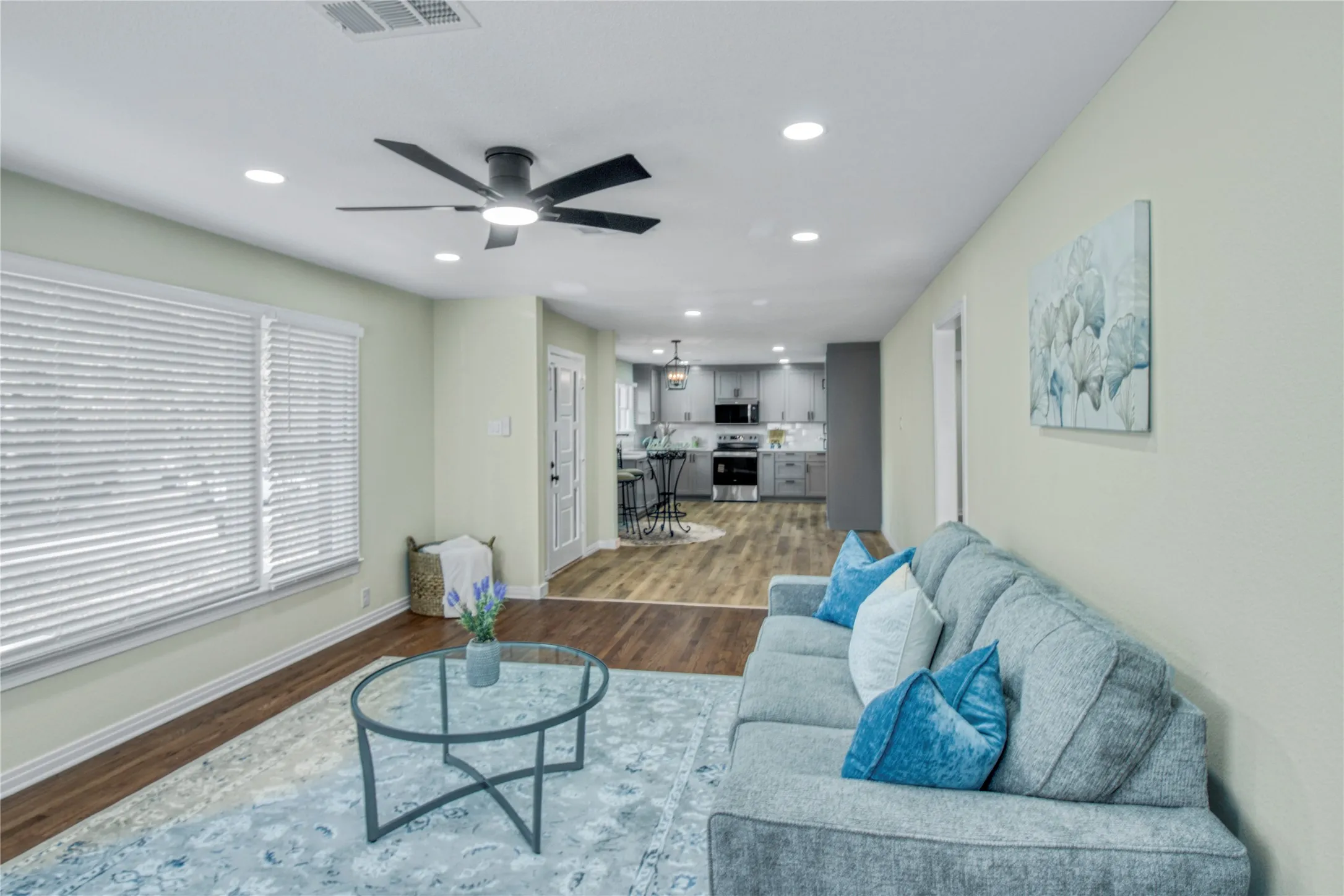 Single Family Residence For Rent in Tarrant County , 805 Ross Trail, Arlington, Texas 76012, 3 Bedroom, 2 Bathroom, Garage spaces, 1,595 Sqft, built in 1952, mls#21396419, Real Estate Agent in Arlington, Homes For Rent in Tarrant county, Homes For Rent in Arlington, Realtor in Arlington Texas, Real Estate Brokerage Independent Realty Texas, Luminita Cordes Realtor