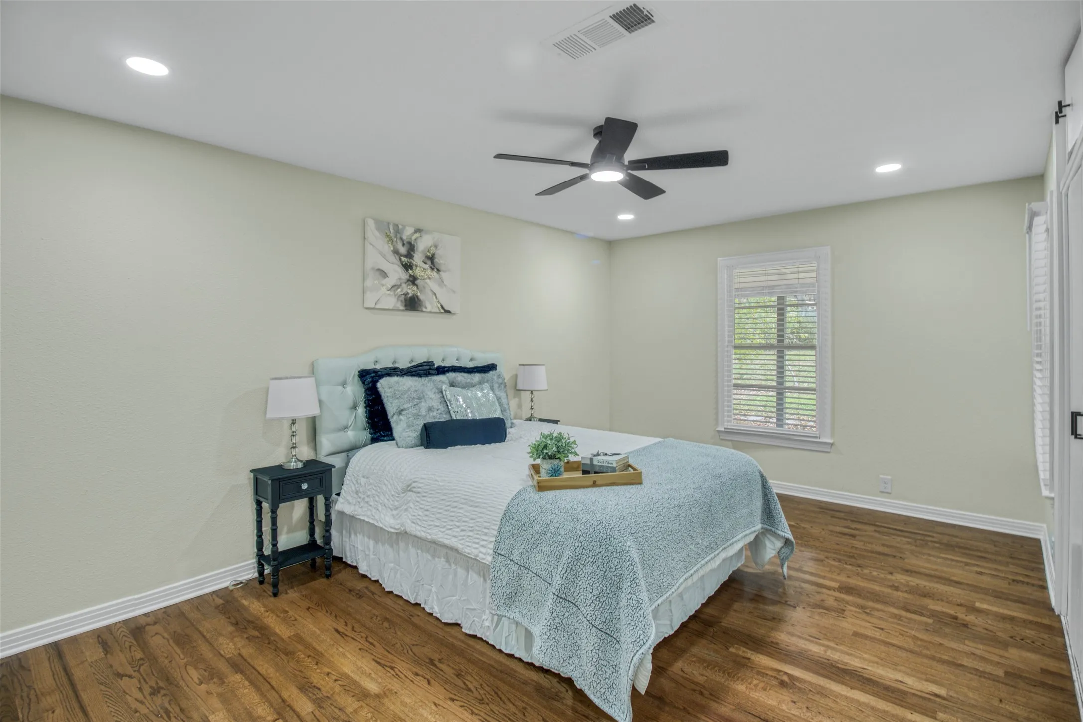 Single Family Residence For Rent in Tarrant County , 805 Ross Trail, Arlington, Texas 76012, 3 Bedroom, 2 Bathroom, Garage spaces, 1,595 Sqft, built in 1952, mls#21396419, Real Estate Agent in Arlington, Homes For Rent in Tarrant county, Homes For Rent in Arlington, Realtor in Arlington Texas, Real Estate Brokerage Independent Realty Texas, Luminita Cordes Realtor