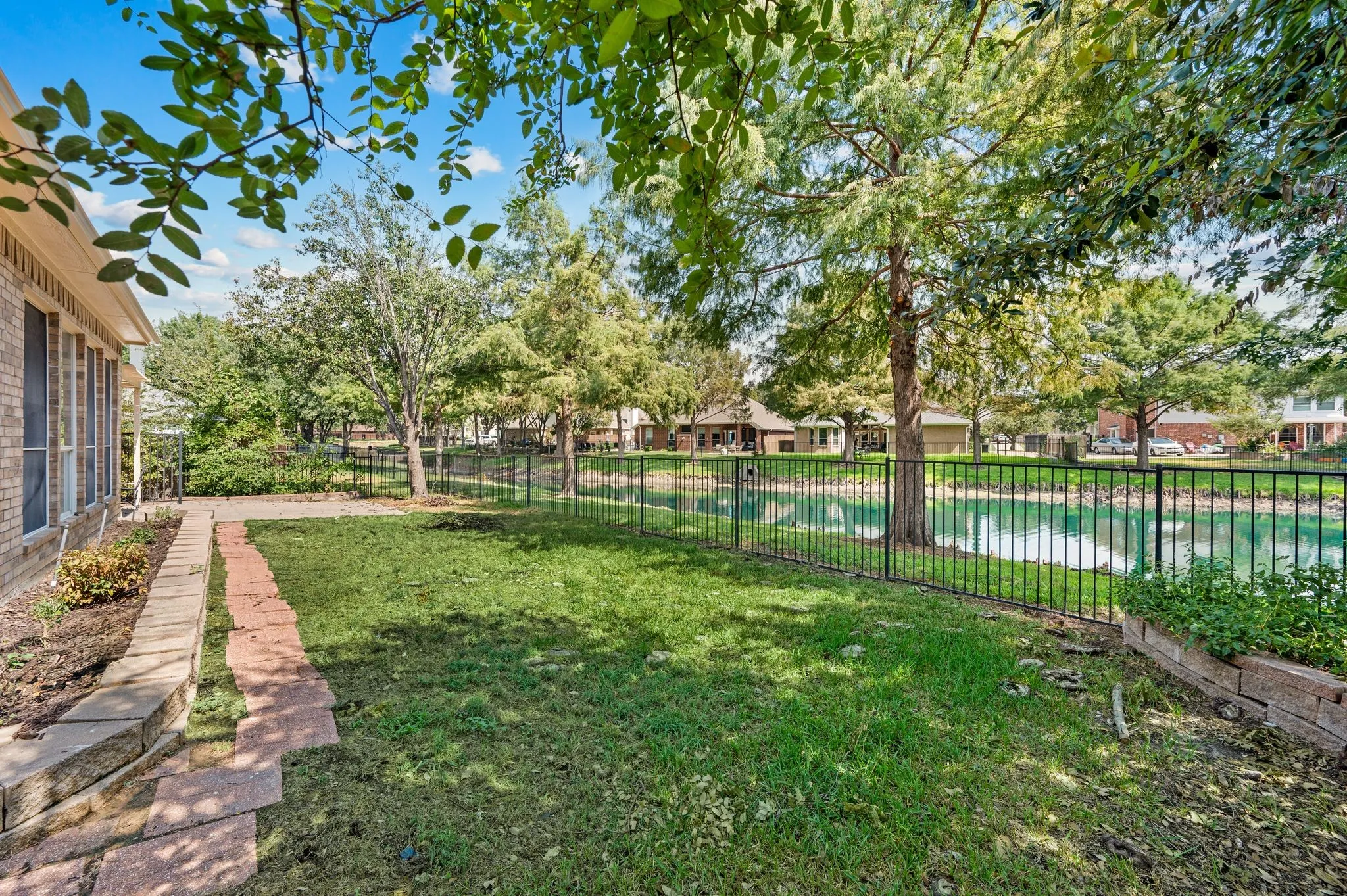 Single Family Residence For Sale in Tarrant County , 1417 Briar Meadow Drive, Keller, Texas 76248, 3 Bedroom, 2 Bathroom, 2 Garage spaces, 2,316 Sqft, built in 1997, mls#21393971, Real Estate Agent in Keller, Homes For Sale in Tarrant county, Homes For Sale in Keller, Realtor in Keller Texas, Real Estate Brokerage Independent Realty Texas, Luminita Cordes Realtor