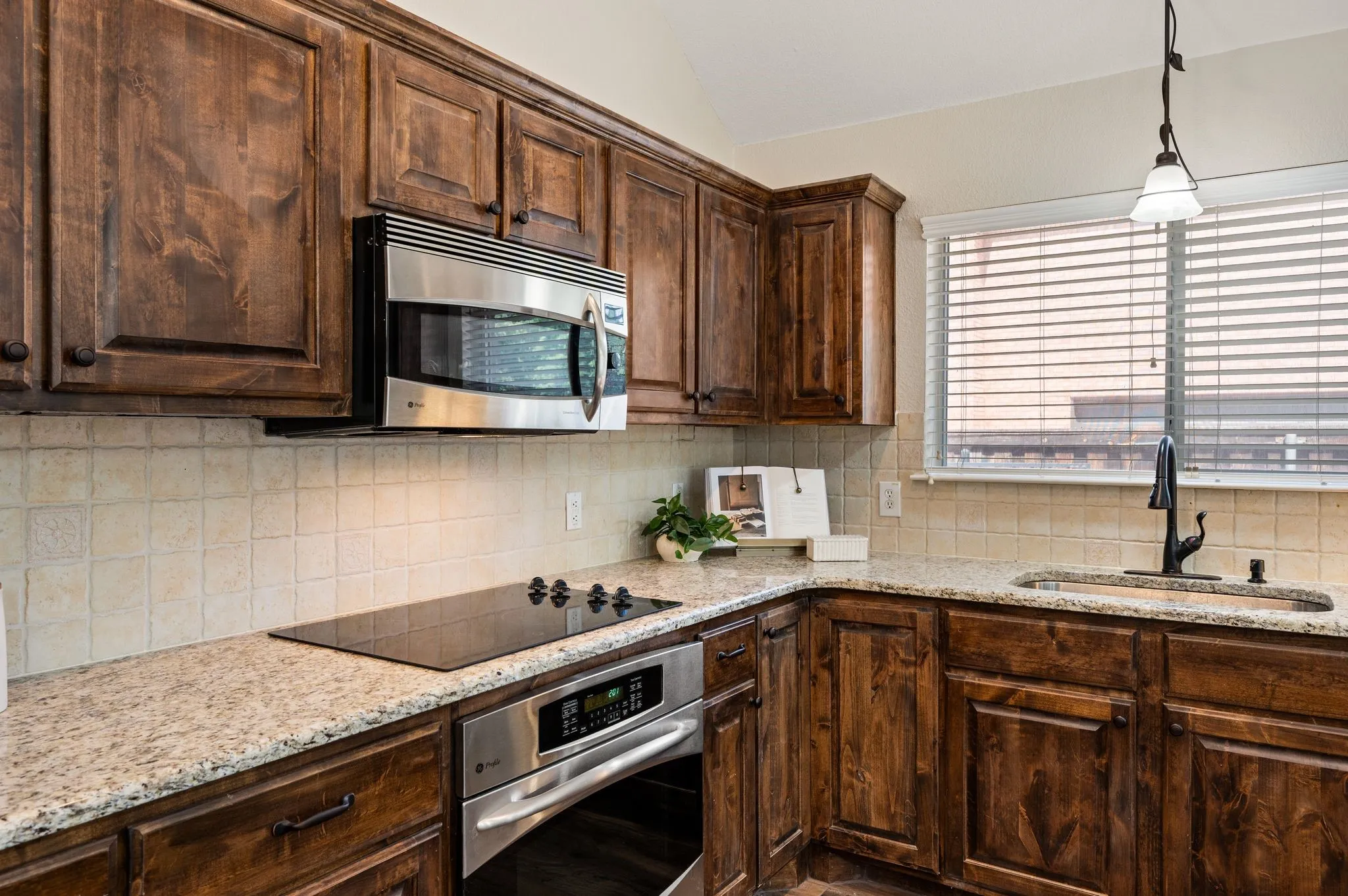 Single Family Residence For Sale in Tarrant County , 1417 Briar Meadow Drive, Keller, Texas 76248, 3 Bedroom, 2 Bathroom, 2 Garage spaces, 2,316 Sqft, built in 1997, mls#21393971, Real Estate Agent in Keller, Homes For Sale in Tarrant county, Homes For Sale in Keller, Realtor in Keller Texas, Real Estate Brokerage Independent Realty Texas, Luminita Cordes Realtor