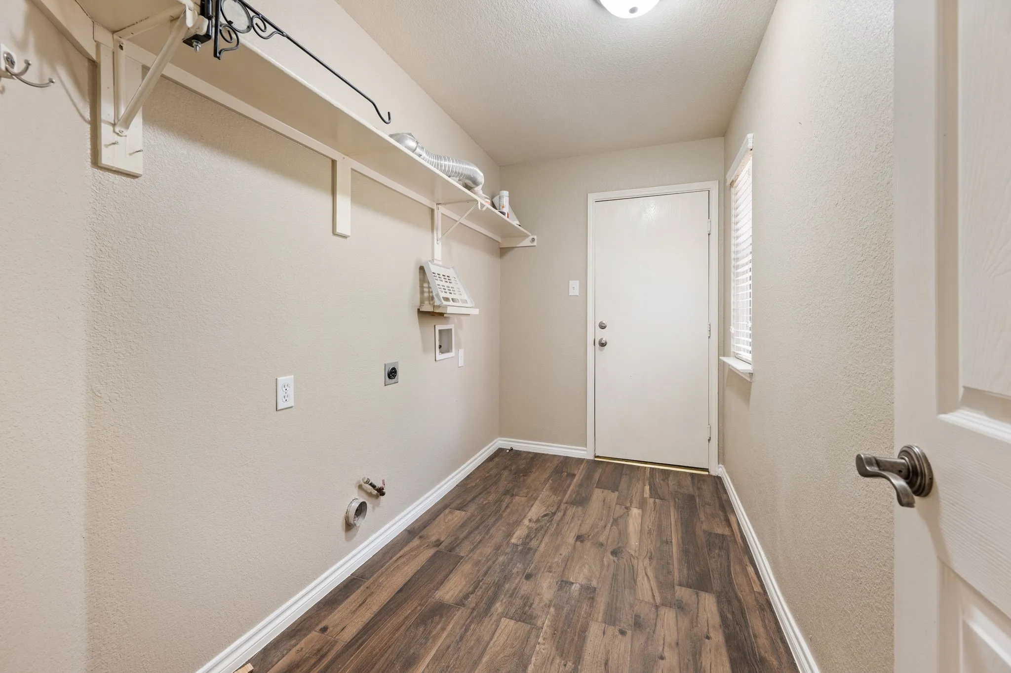 Single Family Residence For Sale in Tarrant County , 1417 Briar Meadow Drive, Keller, Texas 76248, 3 Bedroom, 2 Bathroom, 2 Garage spaces, 2,316 Sqft, built in 1997, mls#21393971, Real Estate Agent in Keller, Homes For Sale in Tarrant county, Homes For Sale in Keller, Realtor in Keller Texas, Real Estate Brokerage Independent Realty Texas, Luminita Cordes Realtor
