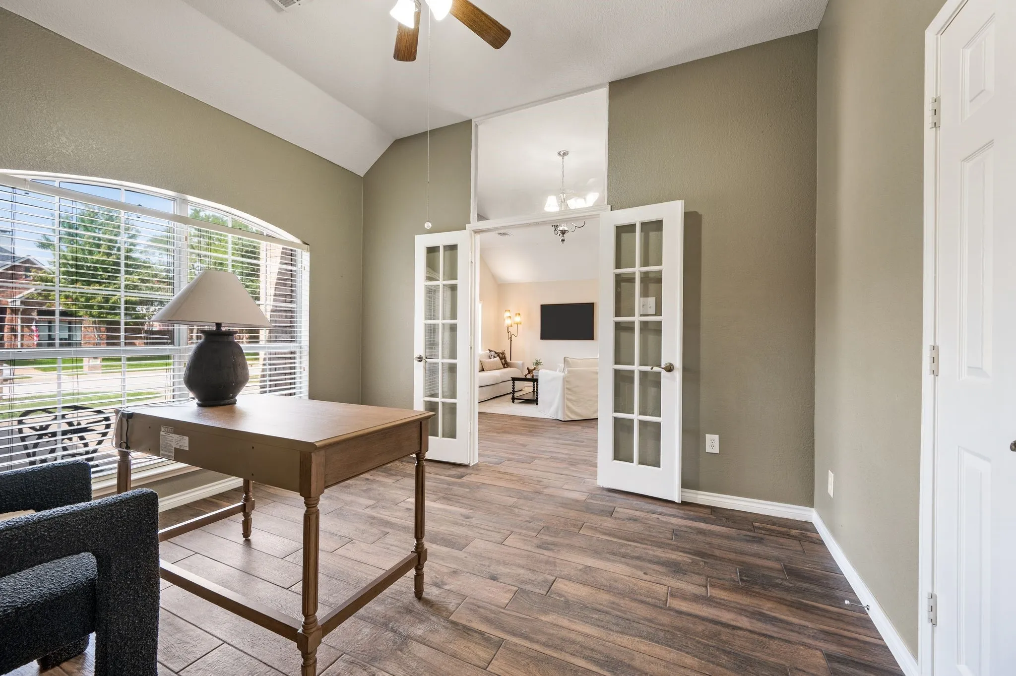 Single Family Residence For Sale in Tarrant County , 1417 Briar Meadow Drive, Keller, Texas 76248, 3 Bedroom, 2 Bathroom, 2 Garage spaces, 2,316 Sqft, built in 1997, mls#21393971, Real Estate Agent in Keller, Homes For Sale in Tarrant county, Homes For Sale in Keller, Realtor in Keller Texas, Real Estate Brokerage Independent Realty Texas, Luminita Cordes Realtor