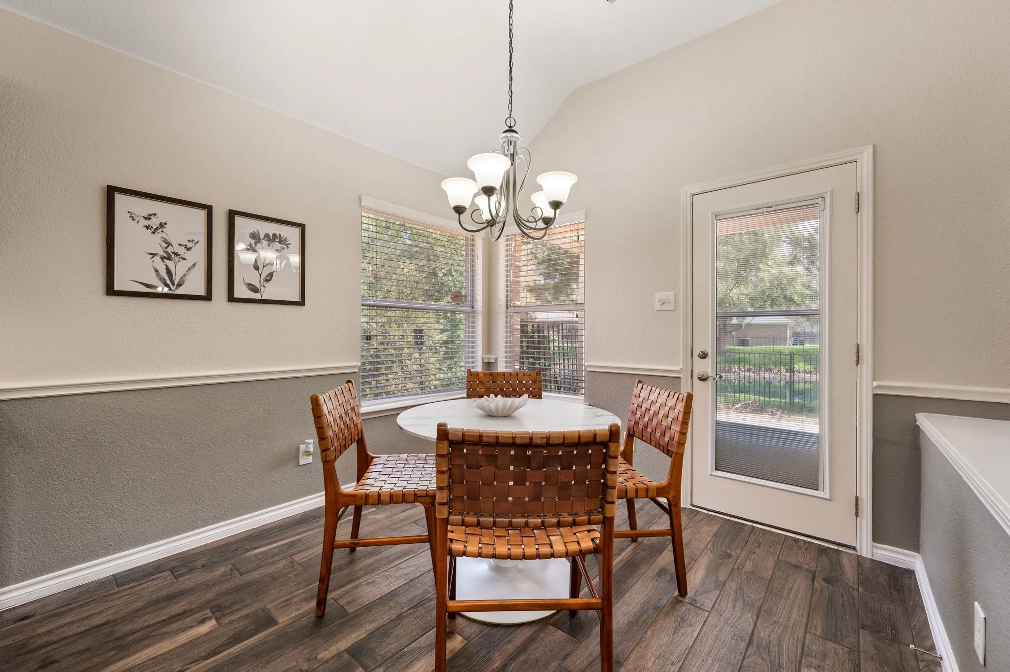 Single Family Residence For Sale in Tarrant County , 1417 Briar Meadow Drive, Keller, Texas 76248, 3 Bedroom, 2 Bathroom, 2 Garage spaces, 2,316 Sqft, built in 1997, mls#21393971, Real Estate Agent in Keller, Homes For Sale in Tarrant county, Homes For Sale in Keller, Realtor in Keller Texas, Real Estate Brokerage Independent Realty Texas, Luminita Cordes Realtor