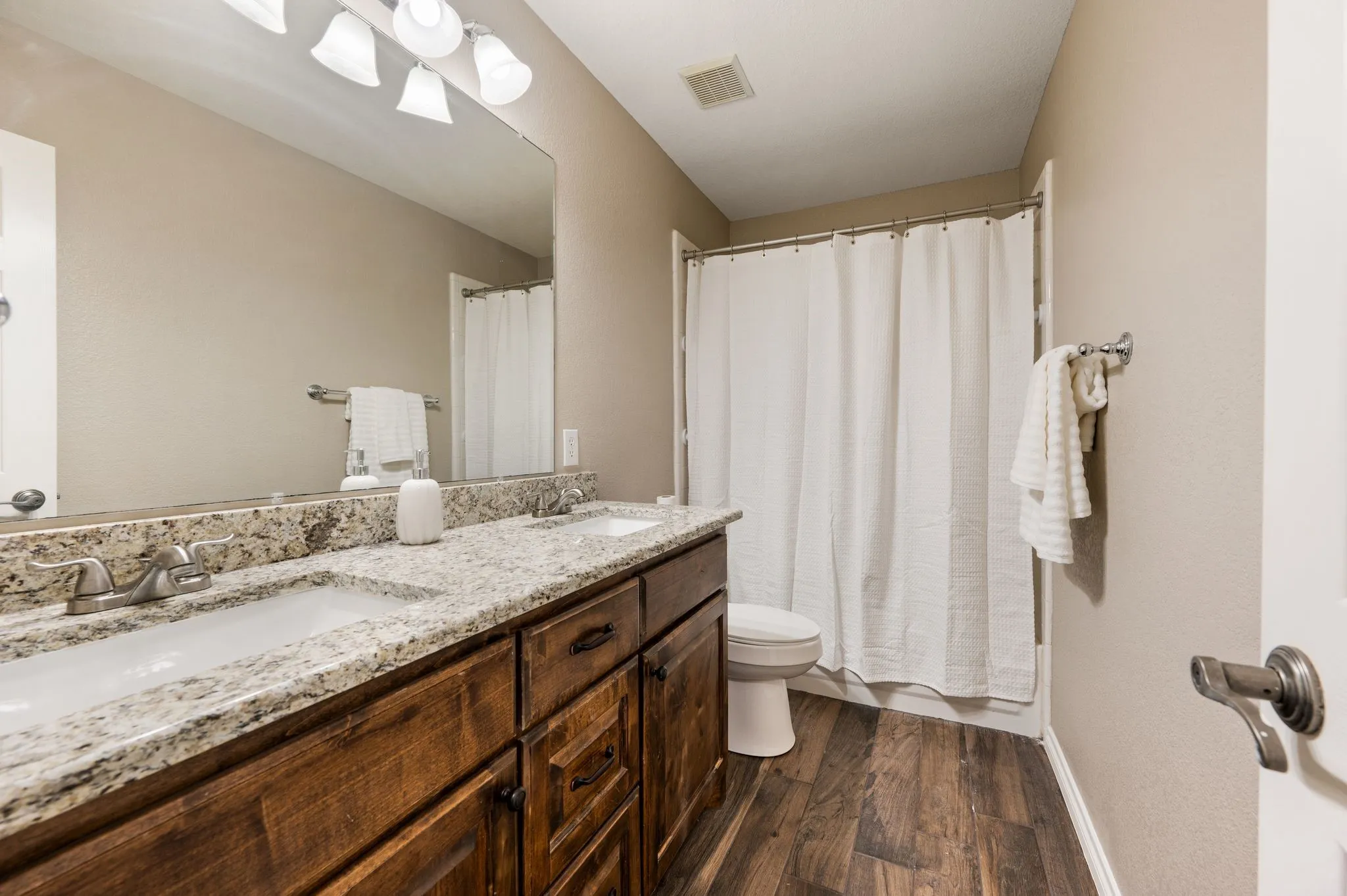 Single Family Residence For Sale in Tarrant County , 1417 Briar Meadow Drive, Keller, Texas 76248, 3 Bedroom, 2 Bathroom, 2 Garage spaces, 2,316 Sqft, built in 1997, mls#21393971, Real Estate Agent in Keller, Homes For Sale in Tarrant county, Homes For Sale in Keller, Realtor in Keller Texas, Real Estate Brokerage Independent Realty Texas, Luminita Cordes Realtor