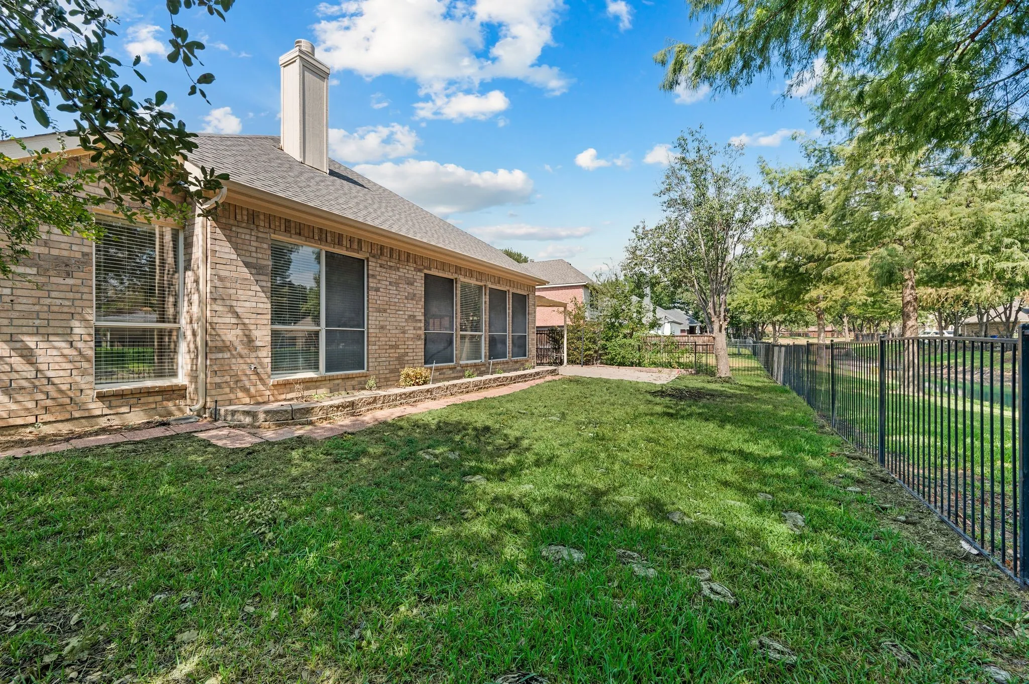 Single Family Residence For Sale in Tarrant County , 1417 Briar Meadow Drive, Keller, Texas 76248, 3 Bedroom, 2 Bathroom, 2 Garage spaces, 2,316 Sqft, built in 1997, mls#21393971, Real Estate Agent in Keller, Homes For Sale in Tarrant county, Homes For Sale in Keller, Realtor in Keller Texas, Real Estate Brokerage Independent Realty Texas, Luminita Cordes Realtor
