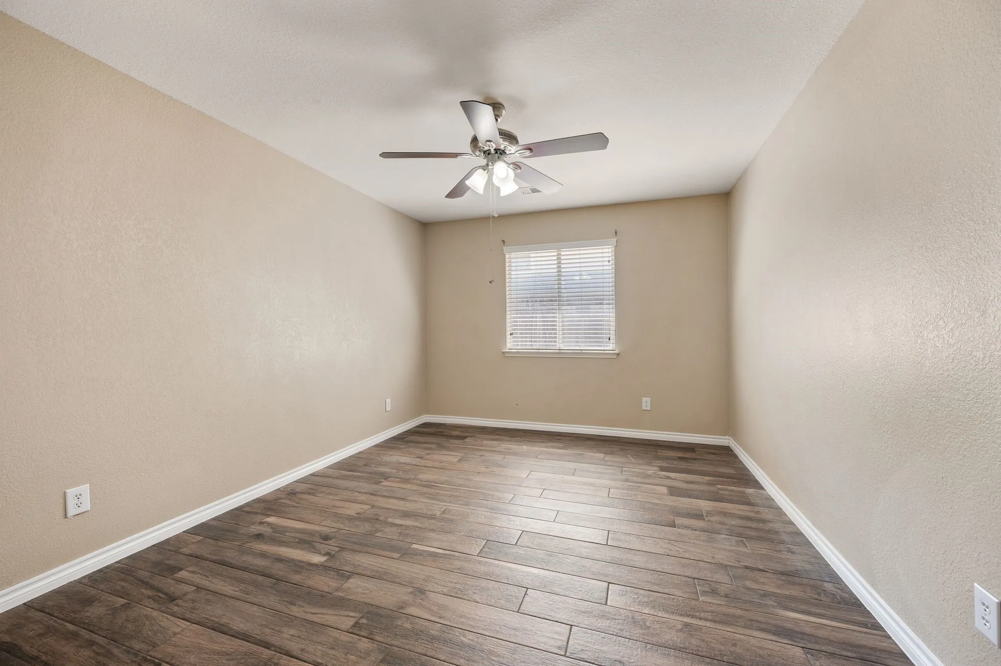Single Family Residence For Sale in Tarrant County , 1417 Briar Meadow Drive, Keller, Texas 76248, 3 Bedroom, 2 Bathroom, 2 Garage spaces, 2,316 Sqft, built in 1997, mls#21393971, Real Estate Agent in Keller, Homes For Sale in Tarrant county, Homes For Sale in Keller, Realtor in Keller Texas, Real Estate Brokerage Independent Realty Texas, Luminita Cordes Realtor