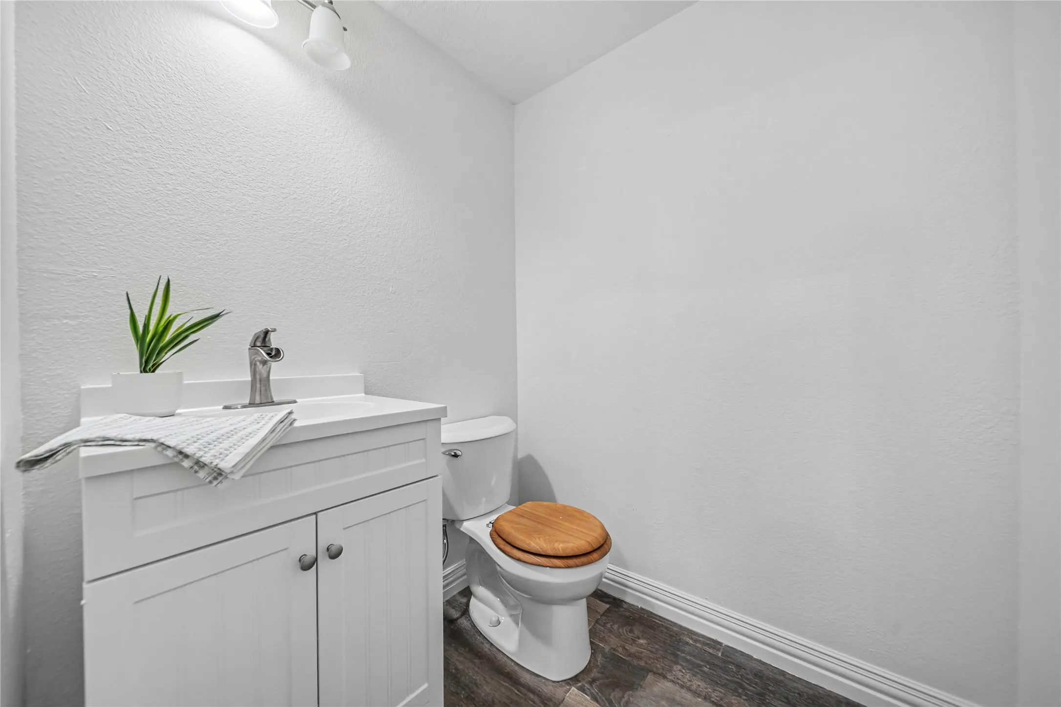 Single Family Residence For Sale in Dallas County , 7502 Armstrong Lane, Rowlett, Texas 75089, 4 Bedroom, 3 Bathroom, 2 Garage spaces, 2,104 Sqft, built in 1995, mls#21393863, Real Estate Agent in Rowlett, Homes For Sale in Dallas county, Homes For Sale in Rowlett, Realtor in Rowlett Texas, Real Estate Brokerage Independent Realty Texas, Luminita Cordes Realtor