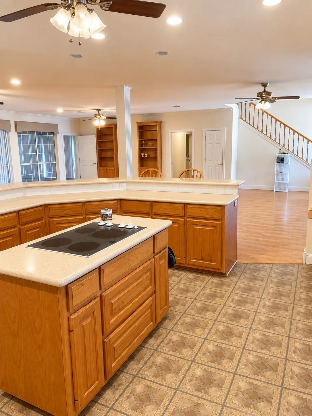 Single Family Residence For Sale in Hill County , 506 S San Jacinto, Whitney, Texas 76692, 3 Bedroom, 3 Bathroom, 2 Garage spaces, 2,944 Sqft, built in 1999, mls#21396426, Real Estate Agent in Whitney, Homes For Sale in Hill county, Homes For Sale in Whitney, Realtor in Whitney Texas, Real Estate Brokerage Independent Realty Texas, Luminita Cordes Realtor