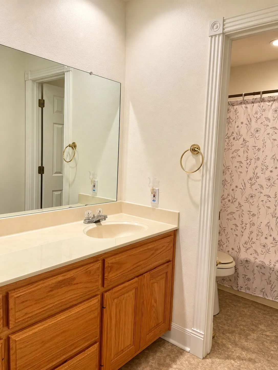 upstairs full bath