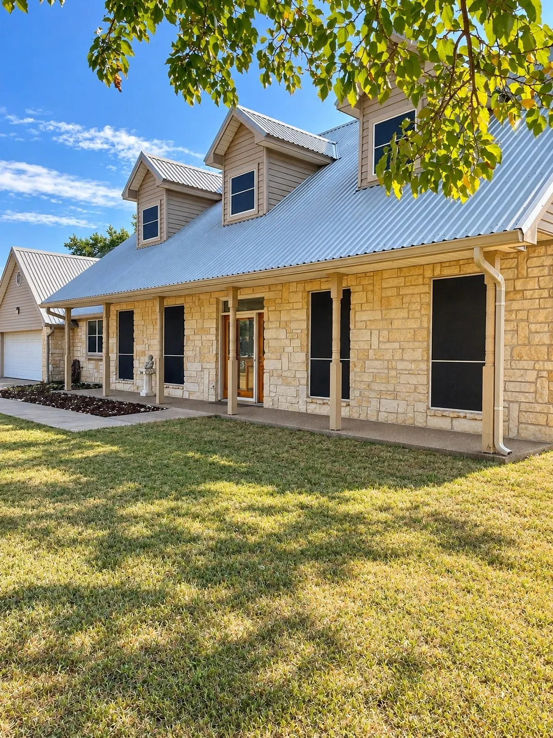 Single Family Residence For Sale in Hill County , 506 S San Jacinto, Whitney, Texas 76692, 3 Bedroom, 3 Bathroom, 2 Garage spaces, 2,944 Sqft, built in 1999, mls#21396426, Real Estate Agent in Whitney, Homes For Sale in Hill county, Homes For Sale in Whitney, Realtor in Whitney Texas, Real Estate Brokerage Independent Realty Texas, Luminita Cordes Realtor