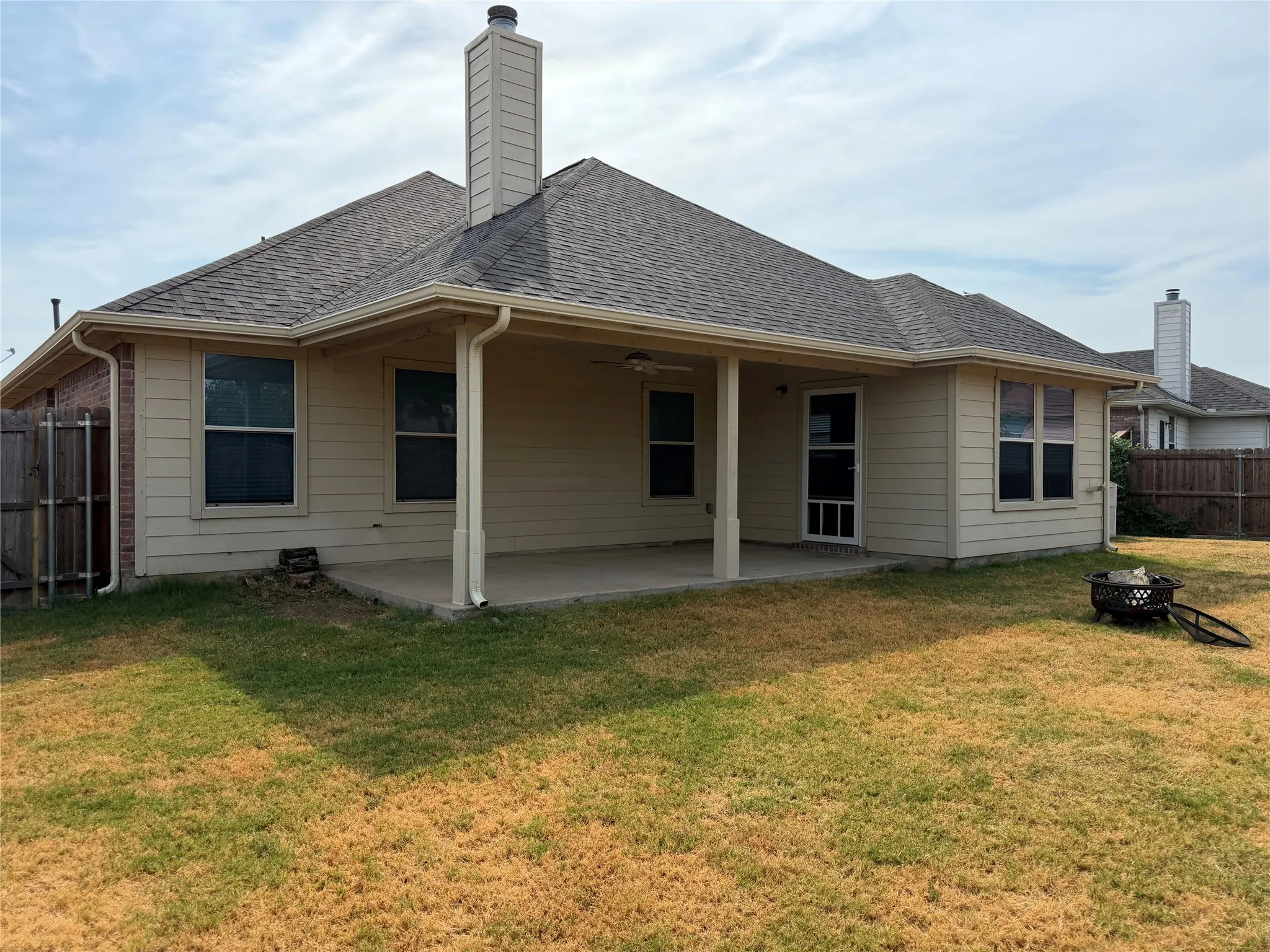 Single Family Residence For Sale in Collin County , 2803 Arabian Lane, Celina, Texas 75009, 3 Bedroom, 2 Bathroom, 2 Garage spaces, 1,646 Sqft, built in 2005, mls#21391875, Real Estate Agent in Celina, Homes For Sale in Collin county, Homes For Sale in Celina, Realtor in Celina Texas, Real Estate Brokerage Independent Realty Texas, Luminita Cordes Realtor