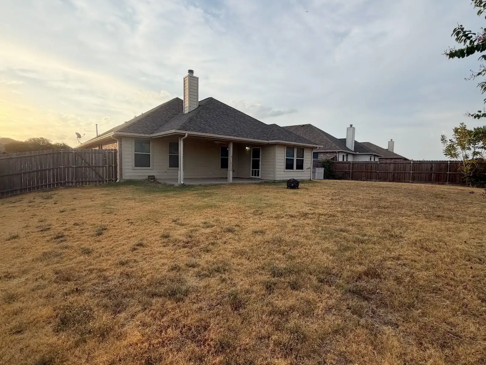Single Family Residence For Sale in Collin County , 2803 Arabian Lane, Celina, Texas 75009, 3 Bedroom, 2 Bathroom, 2 Garage spaces, 1,646 Sqft, built in 2005, mls#21391875, Real Estate Agent in Celina, Homes For Sale in Collin county, Homes For Sale in Celina, Realtor in Celina Texas, Real Estate Brokerage Independent Realty Texas, Luminita Cordes Realtor