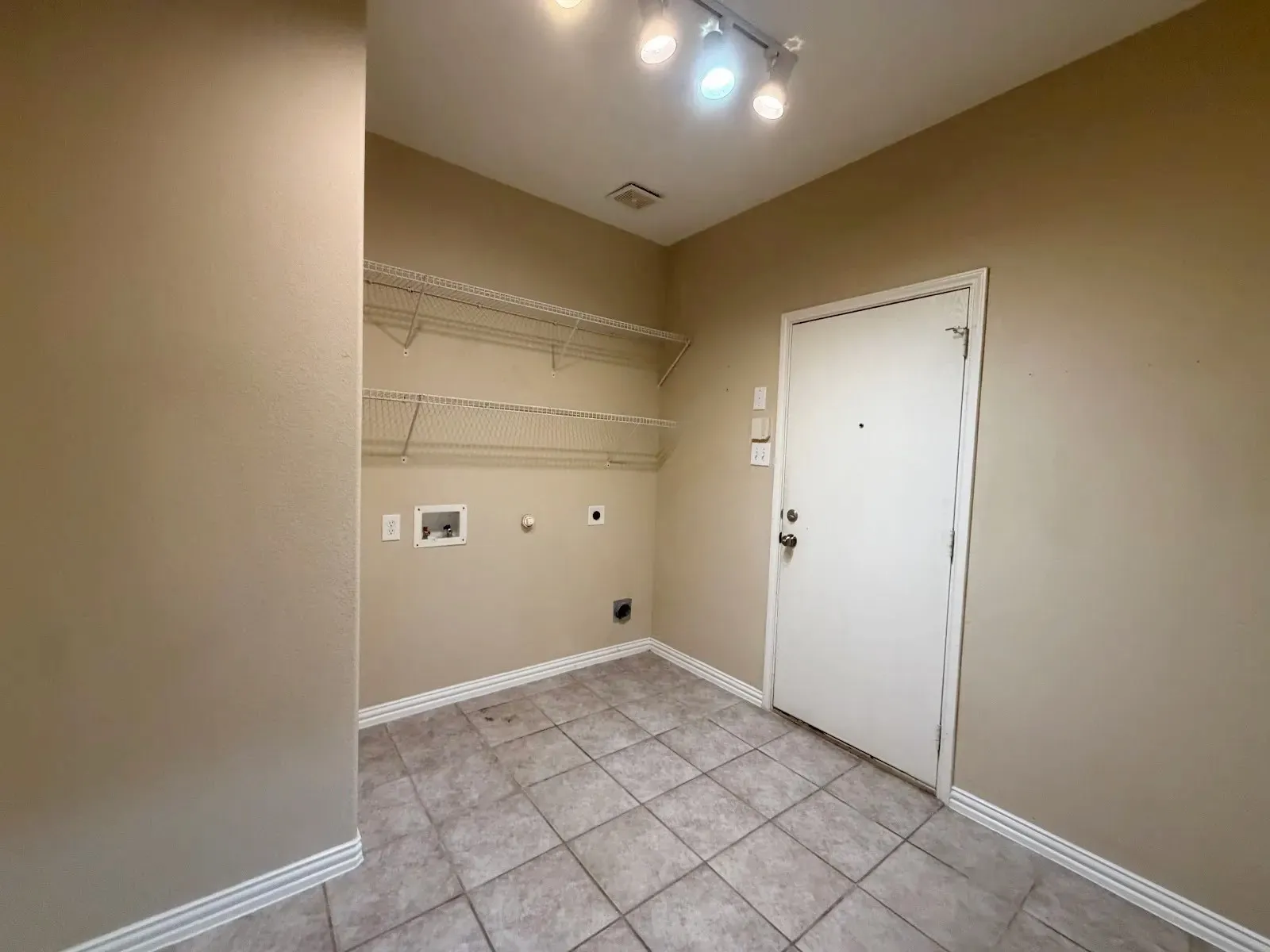 Single Family Residence For Sale in Collin County , 2803 Arabian Lane, Celina, Texas 75009, 3 Bedroom, 2 Bathroom, 2 Garage spaces, 1,646 Sqft, built in 2005, mls#21391875, Real Estate Agent in Celina, Homes For Sale in Collin county, Homes For Sale in Celina, Realtor in Celina Texas, Real Estate Brokerage Independent Realty Texas, Luminita Cordes Realtor