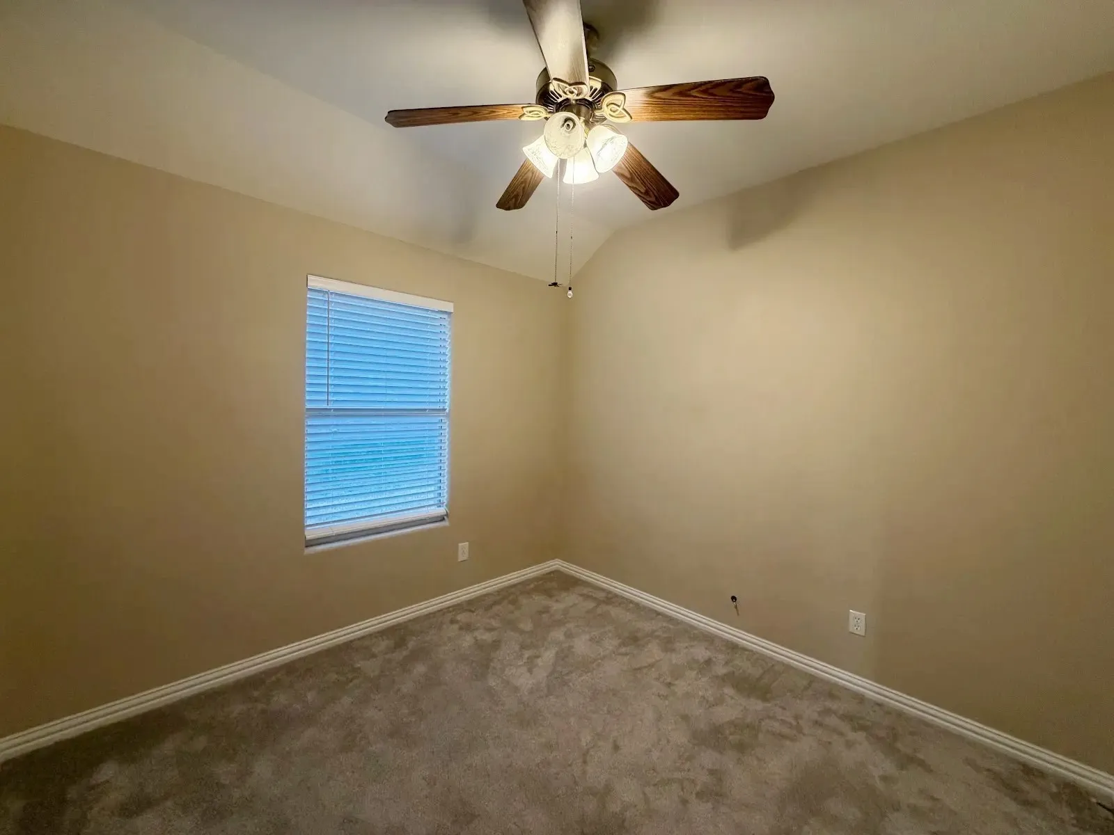 Single Family Residence For Sale in Collin County , 2803 Arabian Lane, Celina, Texas 75009, 3 Bedroom, 2 Bathroom, 2 Garage spaces, 1,646 Sqft, built in 2005, mls#21391875, Real Estate Agent in Celina, Homes For Sale in Collin county, Homes For Sale in Celina, Realtor in Celina Texas, Real Estate Brokerage Independent Realty Texas, Luminita Cordes Realtor