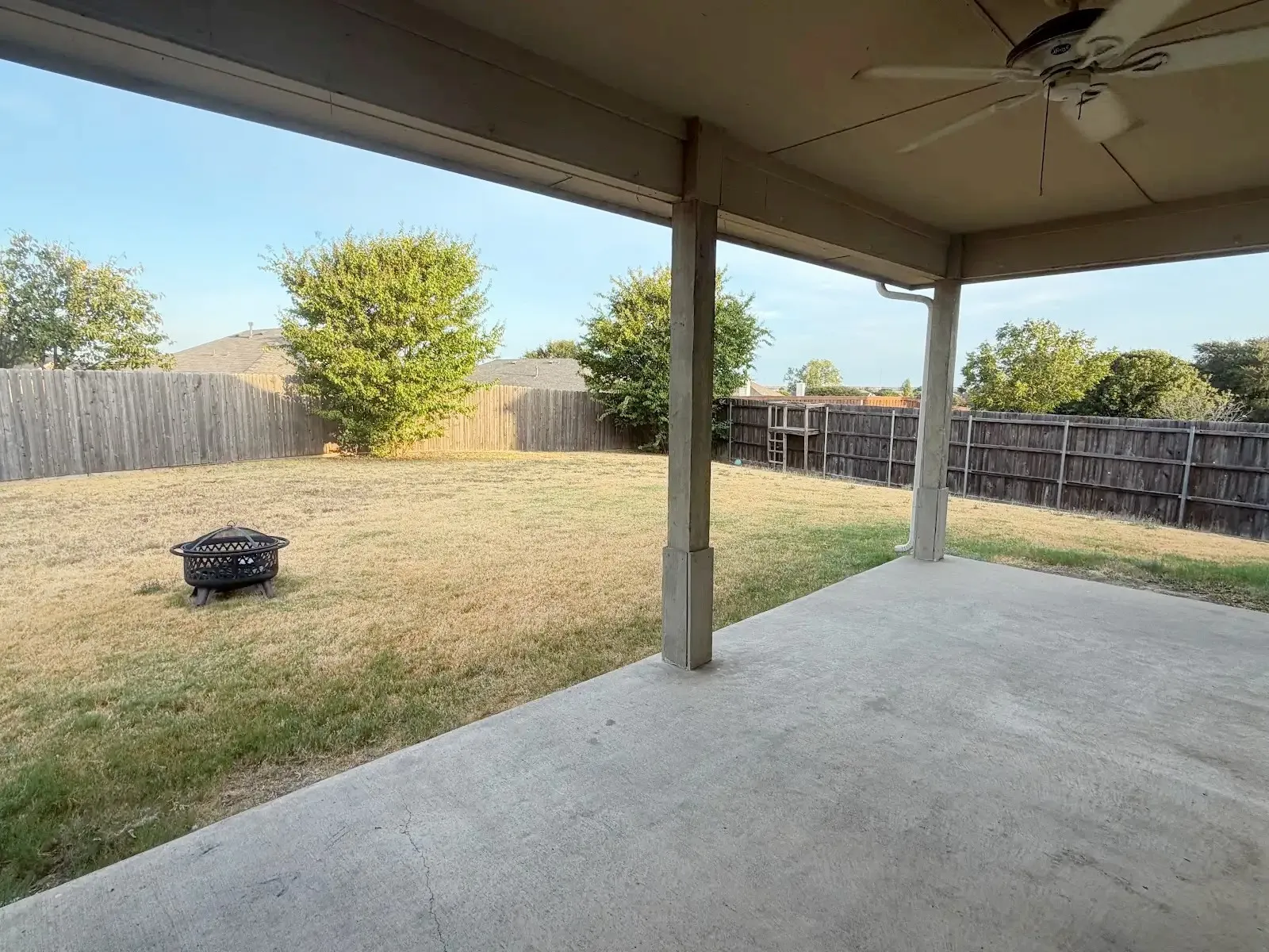 Single Family Residence For Sale in Collin County , 2803 Arabian Lane, Celina, Texas 75009, 3 Bedroom, 2 Bathroom, 2 Garage spaces, 1,646 Sqft, built in 2005, mls#21391875, Real Estate Agent in Celina, Homes For Sale in Collin county, Homes For Sale in Celina, Realtor in Celina Texas, Real Estate Brokerage Independent Realty Texas, Luminita Cordes Realtor