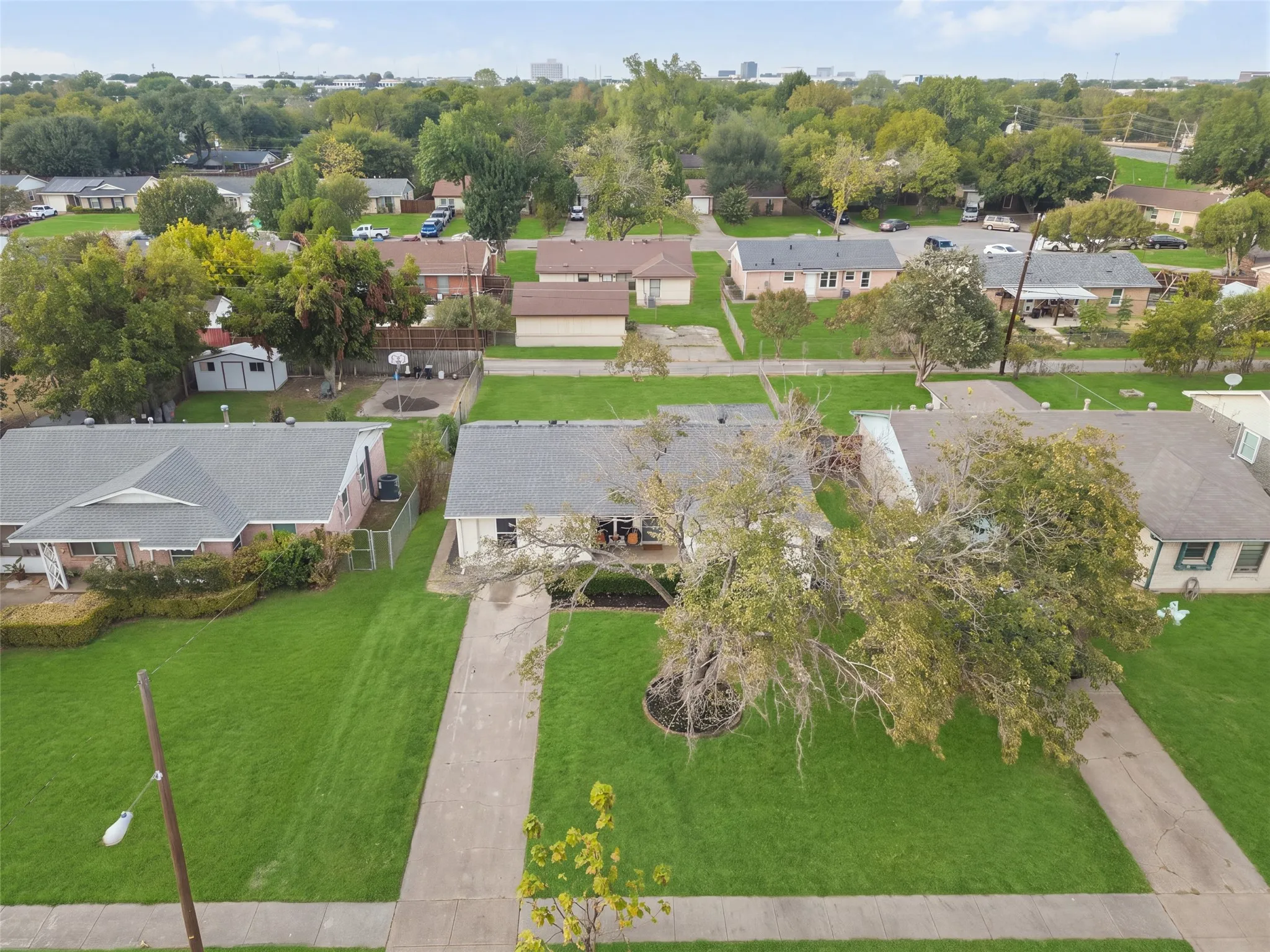 Single Family Residence For Sale in Dallas County , 613 E Tyler Street, Richardson, Texas 75081, 4 Bedroom, 2 Bathroom, Garage spaces, 1,435 Sqft, built in 1956, mls#21395988, Real Estate Agent in Richardson, Homes For Sale in Dallas county, Homes For Sale in Richardson, Realtor in Richardson Texas, Real Estate Brokerage Independent Realty Texas, Luminita Cordes Realtor