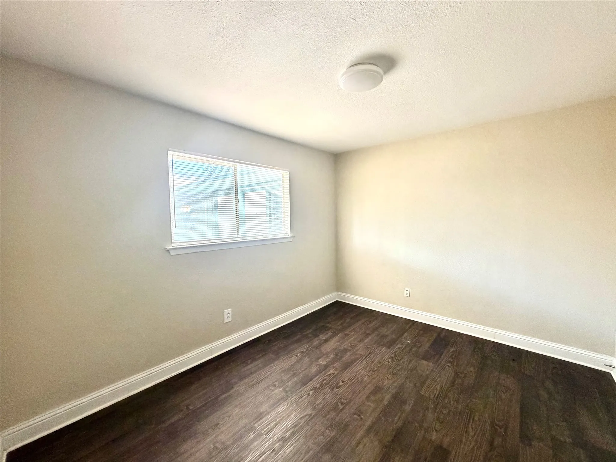 Duplex For Rent in Dallas County , 901 Redbird Drive, Irving, Texas 75061, 2 Bedroom, 1 Bathroom, Garage spaces, 720 Sqft, built in 1964, mls#21396433, Real Estate Agent in Irving, Homes For Rent in Dallas county, Homes For Rent in Irving, Realtor in Irving Texas, Real Estate Brokerage Independent Realty Texas, Luminita Cordes Realtor