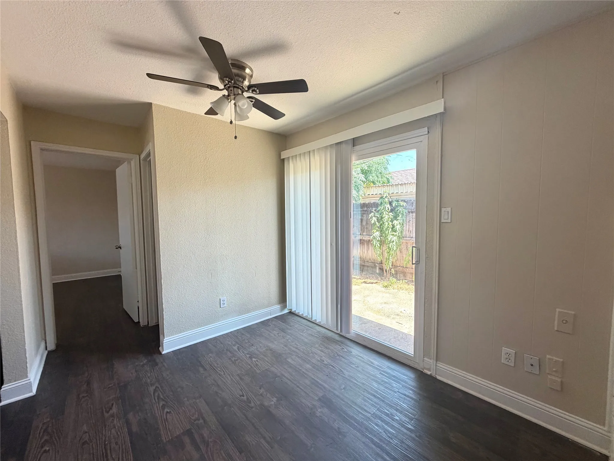 Duplex For Rent in Dallas County , 901 Redbird Drive, Irving, Texas 75061, 2 Bedroom, 1 Bathroom, Garage spaces, 720 Sqft, built in 1964, mls#21396433, Real Estate Agent in Irving, Homes For Rent in Dallas county, Homes For Rent in Irving, Realtor in Irving Texas, Real Estate Brokerage Independent Realty Texas, Luminita Cordes Realtor