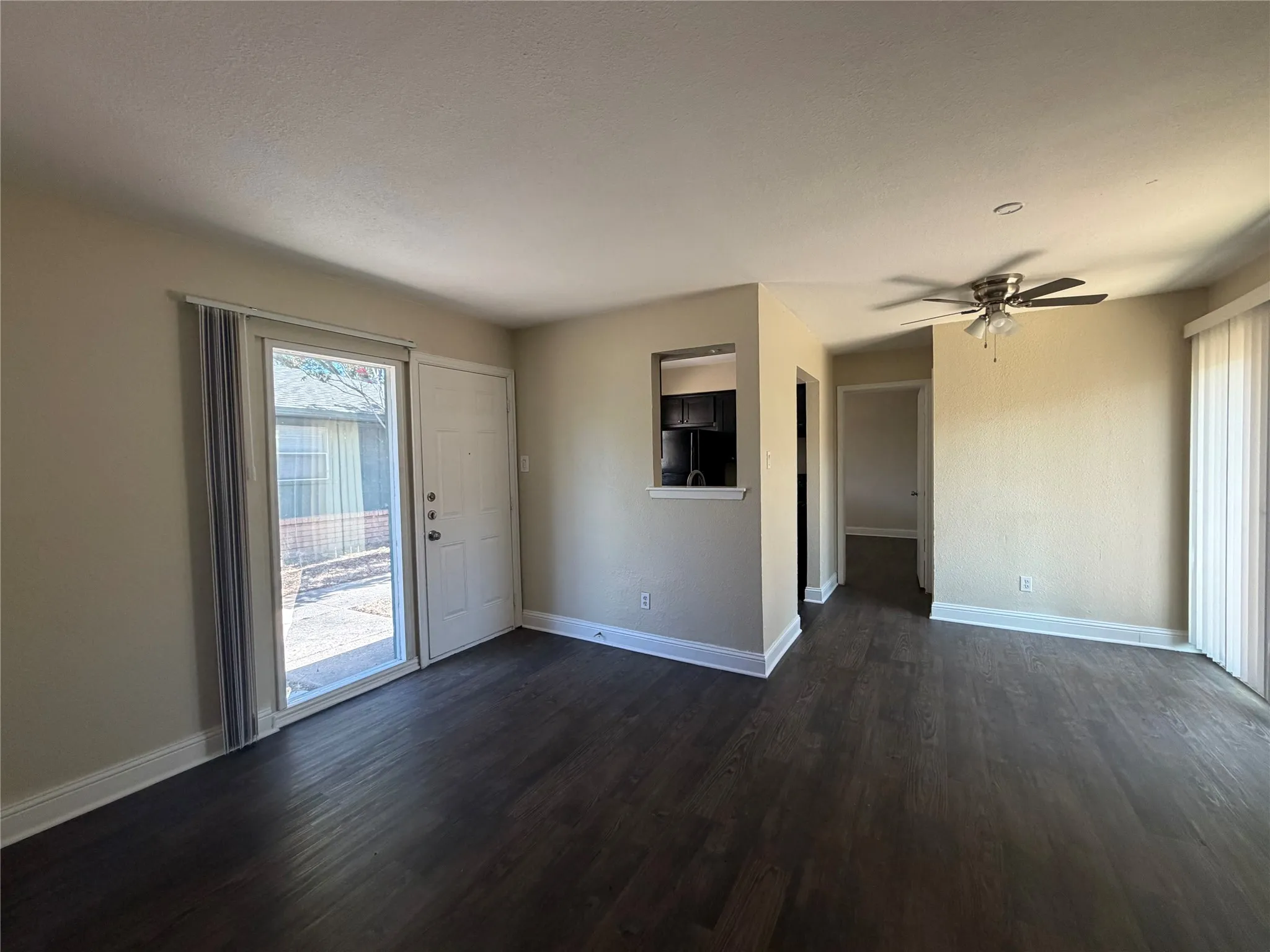 Duplex For Rent in Dallas County , 901 Redbird Drive, Irving, Texas 75061, 2 Bedroom, 1 Bathroom, Garage spaces, 720 Sqft, built in 1964, mls#21396433, Real Estate Agent in Irving, Homes For Rent in Dallas county, Homes For Rent in Irving, Realtor in Irving Texas, Real Estate Brokerage Independent Realty Texas, Luminita Cordes Realtor