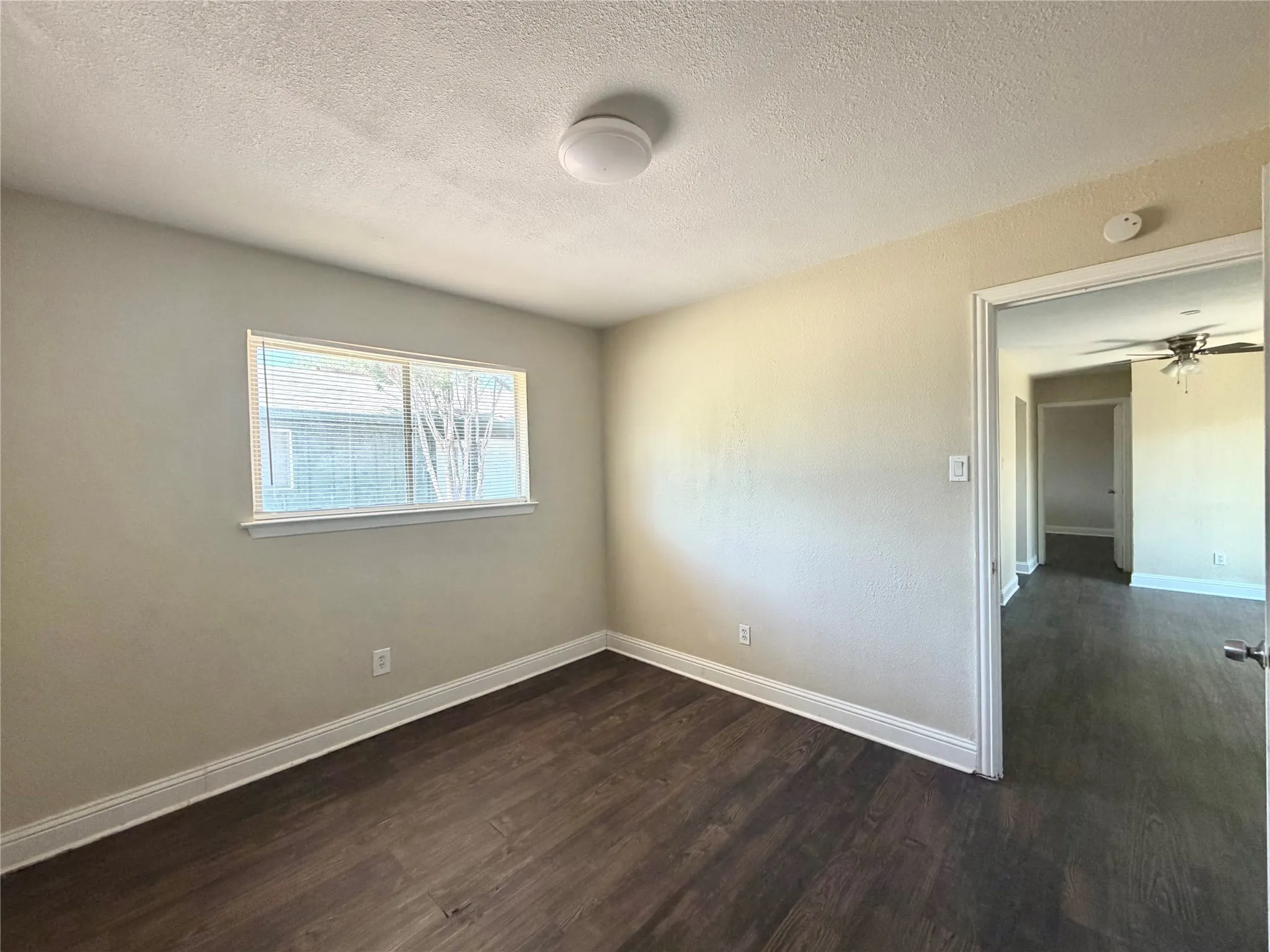 Duplex For Rent in Dallas County , 901 Redbird Drive, Irving, Texas 75061, 2 Bedroom, 1 Bathroom, Garage spaces, 720 Sqft, built in 1964, mls#21396433, Real Estate Agent in Irving, Homes For Rent in Dallas county, Homes For Rent in Irving, Realtor in Irving Texas, Real Estate Brokerage Independent Realty Texas, Luminita Cordes Realtor