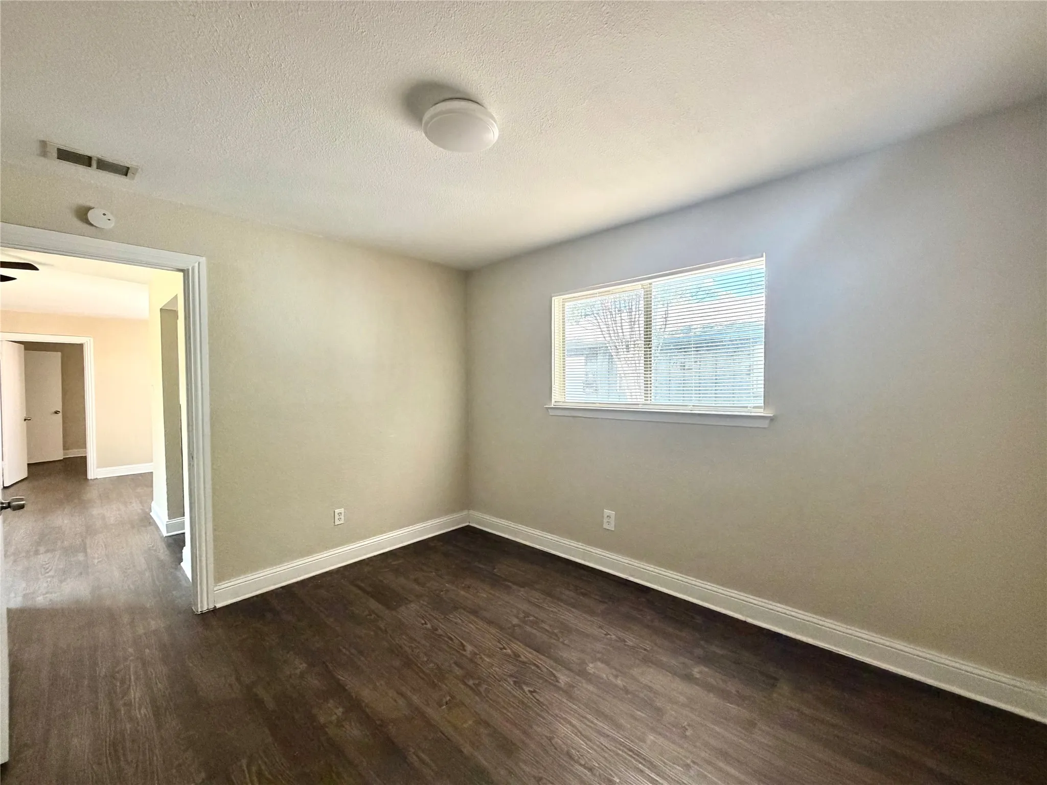 Duplex For Rent in Dallas County , 901 Redbird Drive, Irving, Texas 75061, 2 Bedroom, 1 Bathroom, Garage spaces, 720 Sqft, built in 1964, mls#21396433, Real Estate Agent in Irving, Homes For Rent in Dallas county, Homes For Rent in Irving, Realtor in Irving Texas, Real Estate Brokerage Independent Realty Texas, Luminita Cordes Realtor