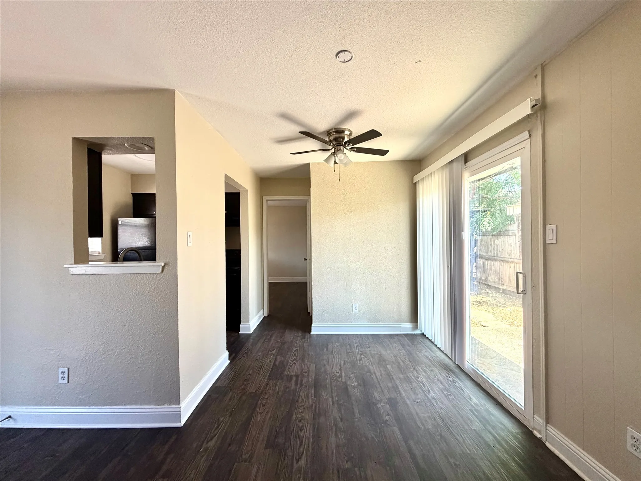 Duplex For Rent in Dallas County , 901 Redbird Drive, Irving, Texas 75061, 2 Bedroom, 1 Bathroom, Garage spaces, 720 Sqft, built in 1964, mls#21396433, Real Estate Agent in Irving, Homes For Rent in Dallas county, Homes For Rent in Irving, Realtor in Irving Texas, Real Estate Brokerage Independent Realty Texas, Luminita Cordes Realtor