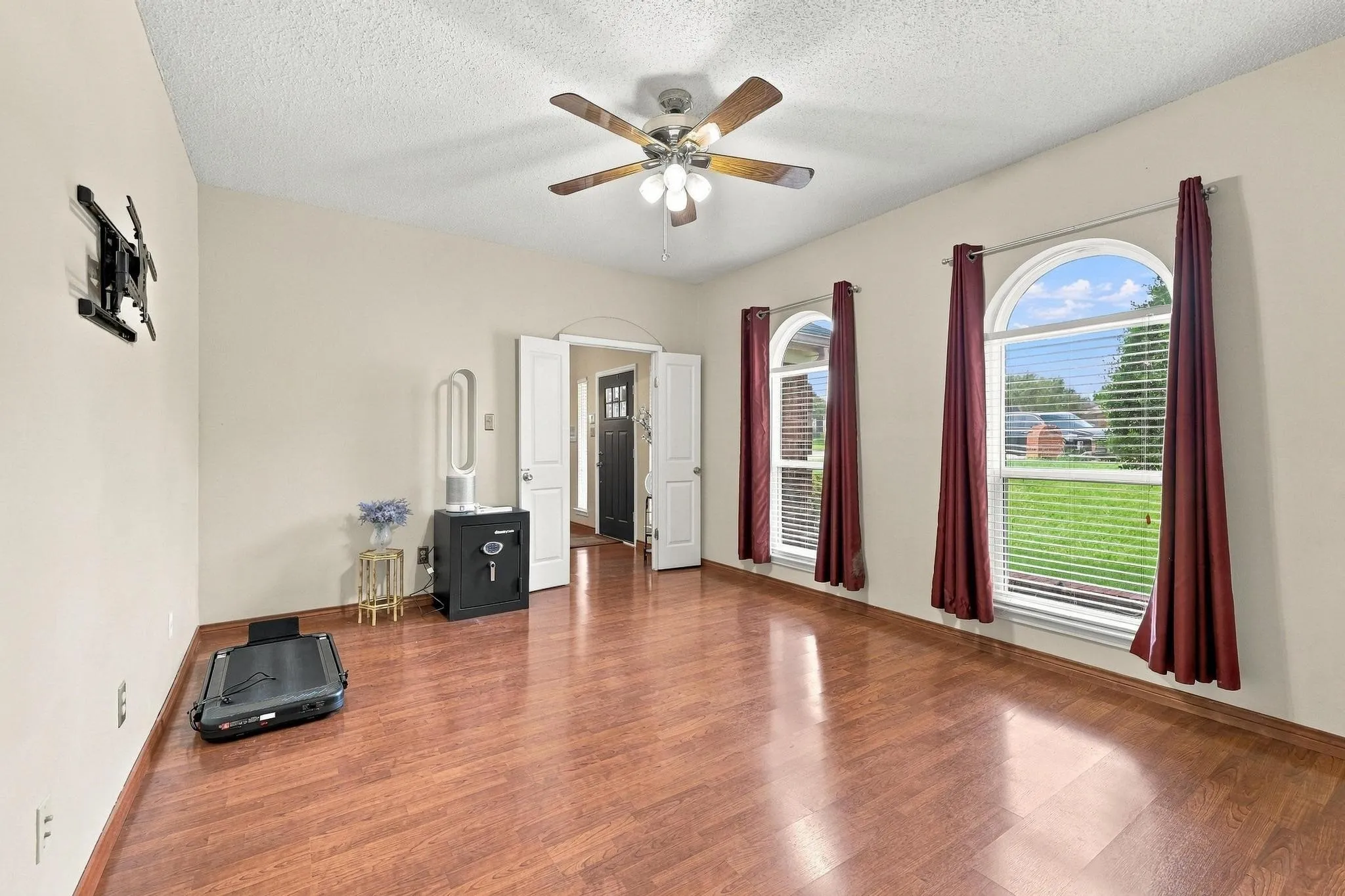 Single Family Residence For Sale in Dallas County , 2506 Barger Court, Sachse, Texas 75048, 4 Bedroom, 3 Bathroom, 2 Garage spaces, 2,664 Sqft, built in 1993, mls#21395239, Real Estate Agent in Sachse, Homes For Sale in Dallas county, Homes For Sale in Sachse, Realtor in Sachse Texas, Real Estate Brokerage Independent Realty Texas, Luminita Cordes Realtor