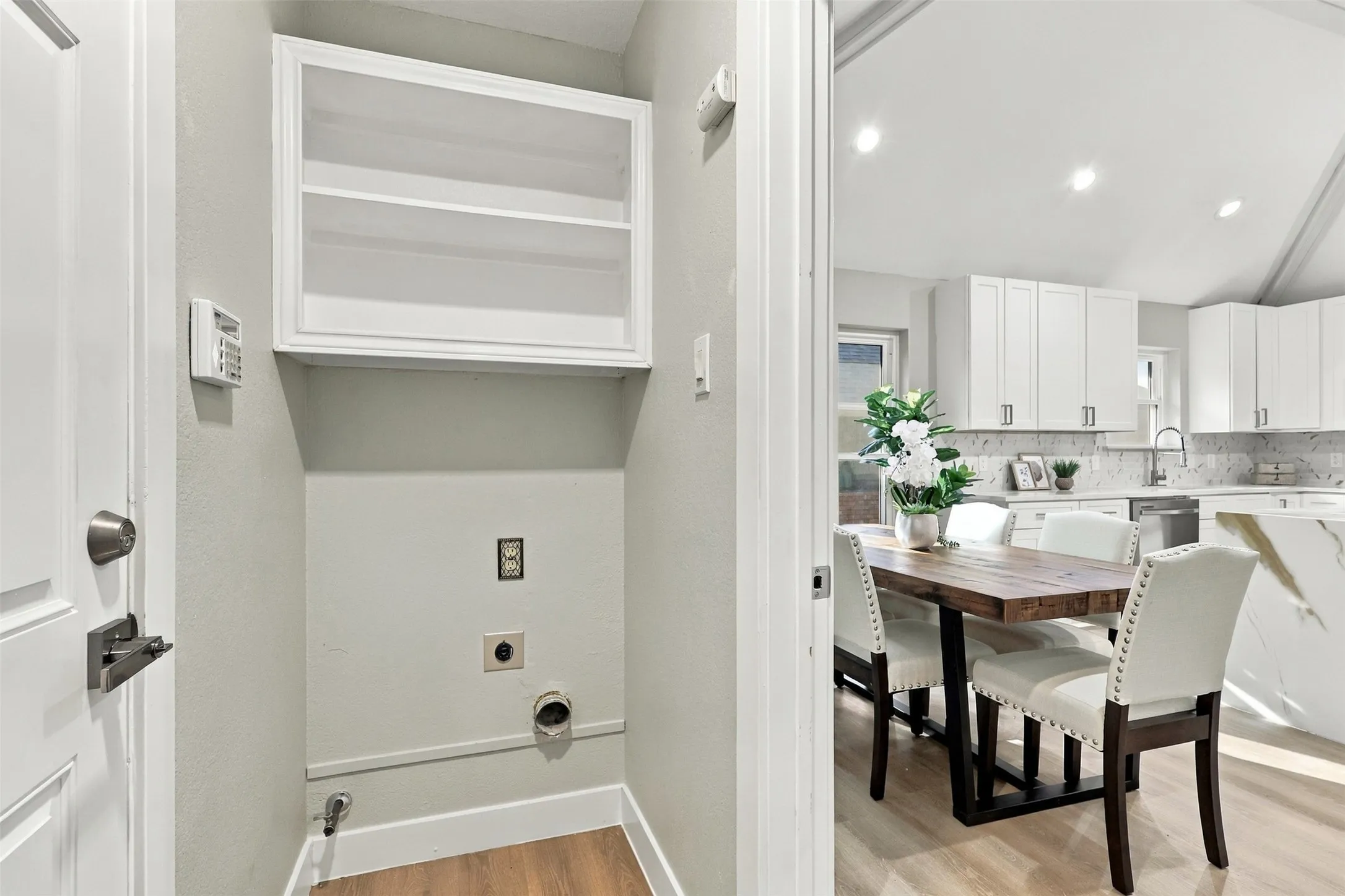 Single Family Residence For Sale in Denton County , 1316 Royal Palm Lane, Carrollton, Texas 75007, 4 Bedroom, 2 Bathroom, 2 Garage spaces, 2,046 Sqft, built in 1985, mls#21392628, Real Estate Agent in Carrollton, Homes For Sale in Denton county, Homes For Sale in Carrollton, Realtor in Carrollton Texas, Real Estate Brokerage Independent Realty Texas, Luminita Cordes Realtor