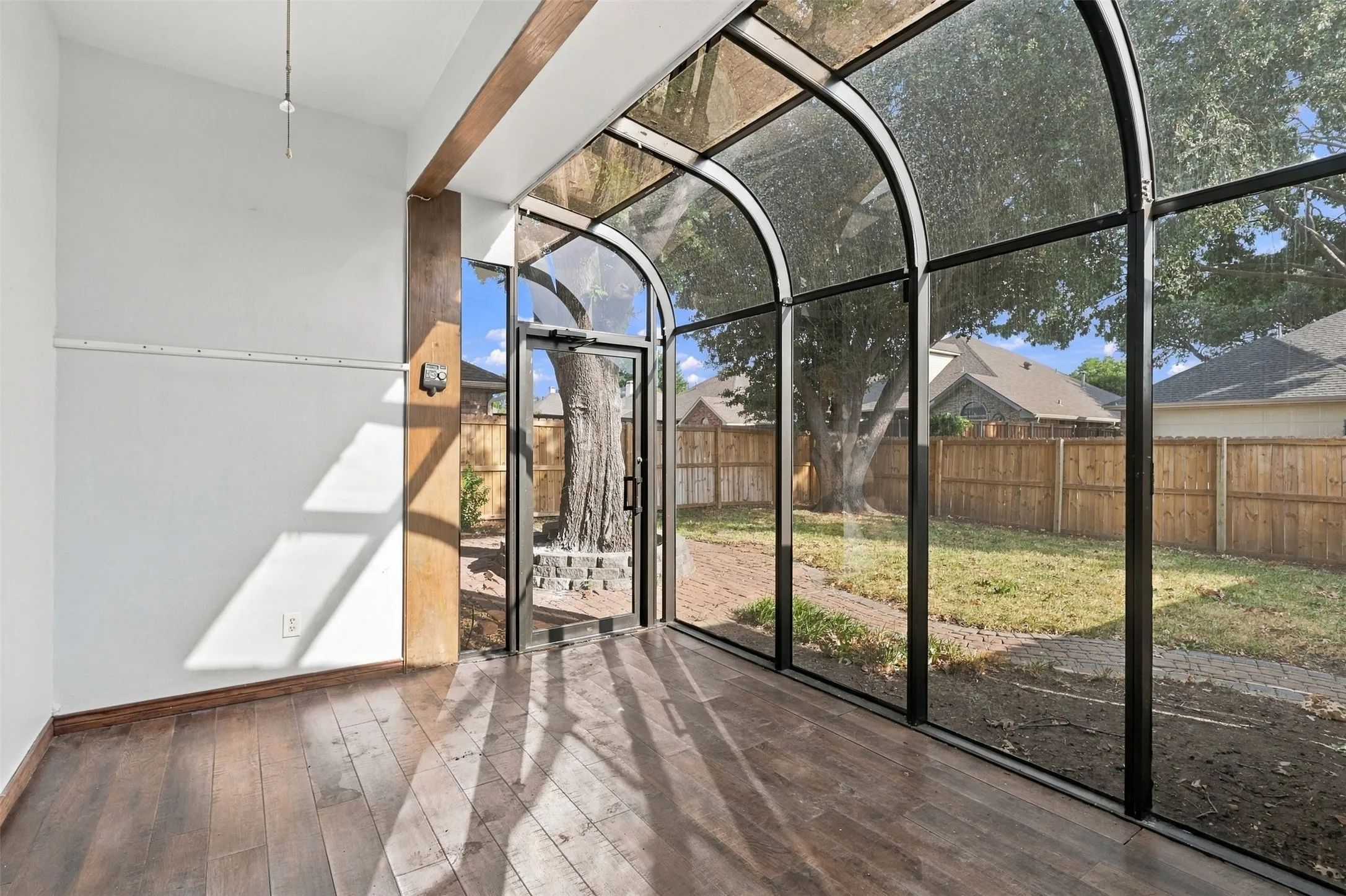 Single Family Residence For Sale in Denton County , 1316 Royal Palm Lane, Carrollton, Texas 75007, 4 Bedroom, 2 Bathroom, 2 Garage spaces, 2,046 Sqft, built in 1985, mls#21392628, Real Estate Agent in Carrollton, Homes For Sale in Denton county, Homes For Sale in Carrollton, Realtor in Carrollton Texas, Real Estate Brokerage Independent Realty Texas, Luminita Cordes Realtor
