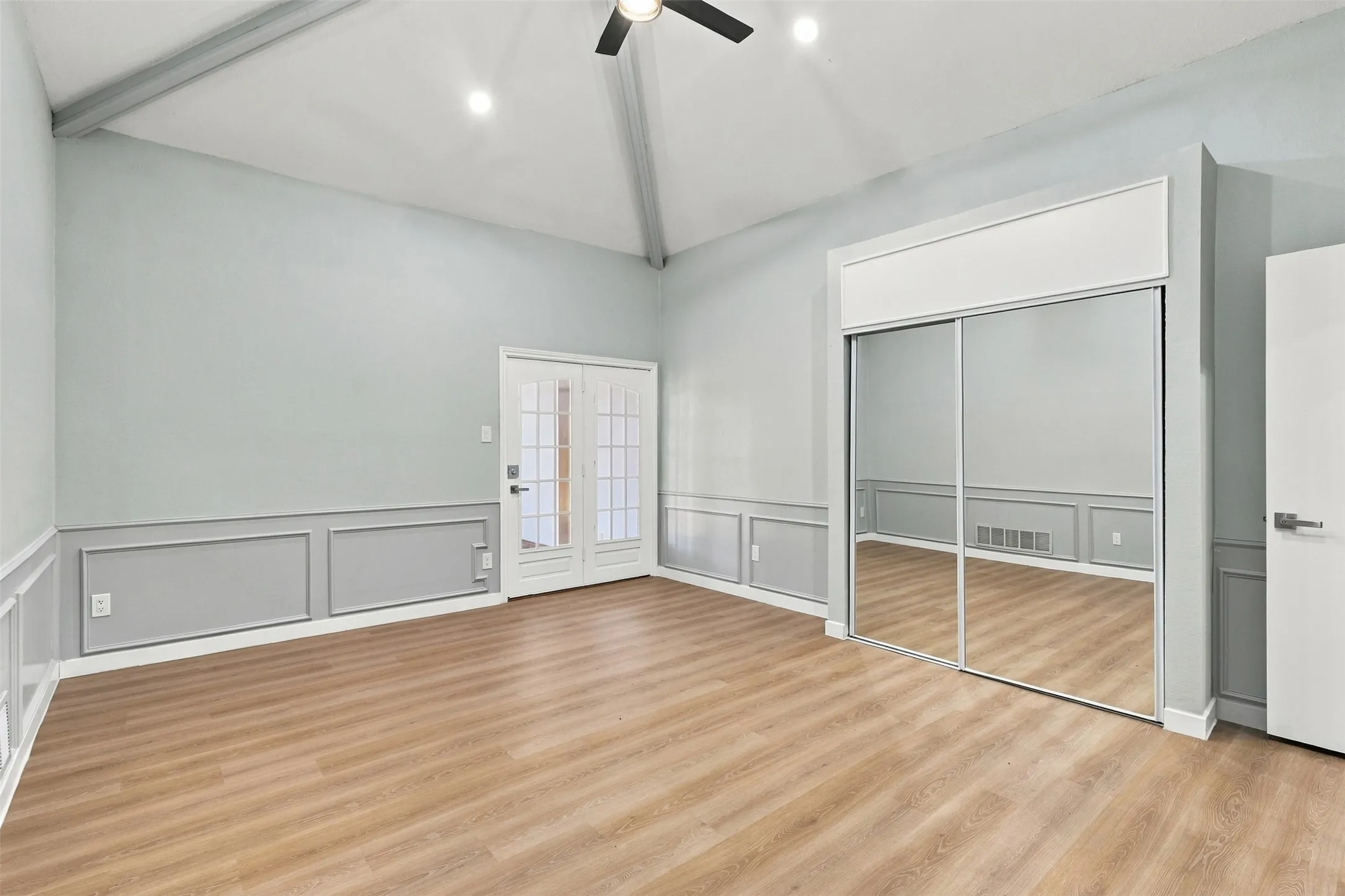 Can flex as 4th bedroom or 2nd living area