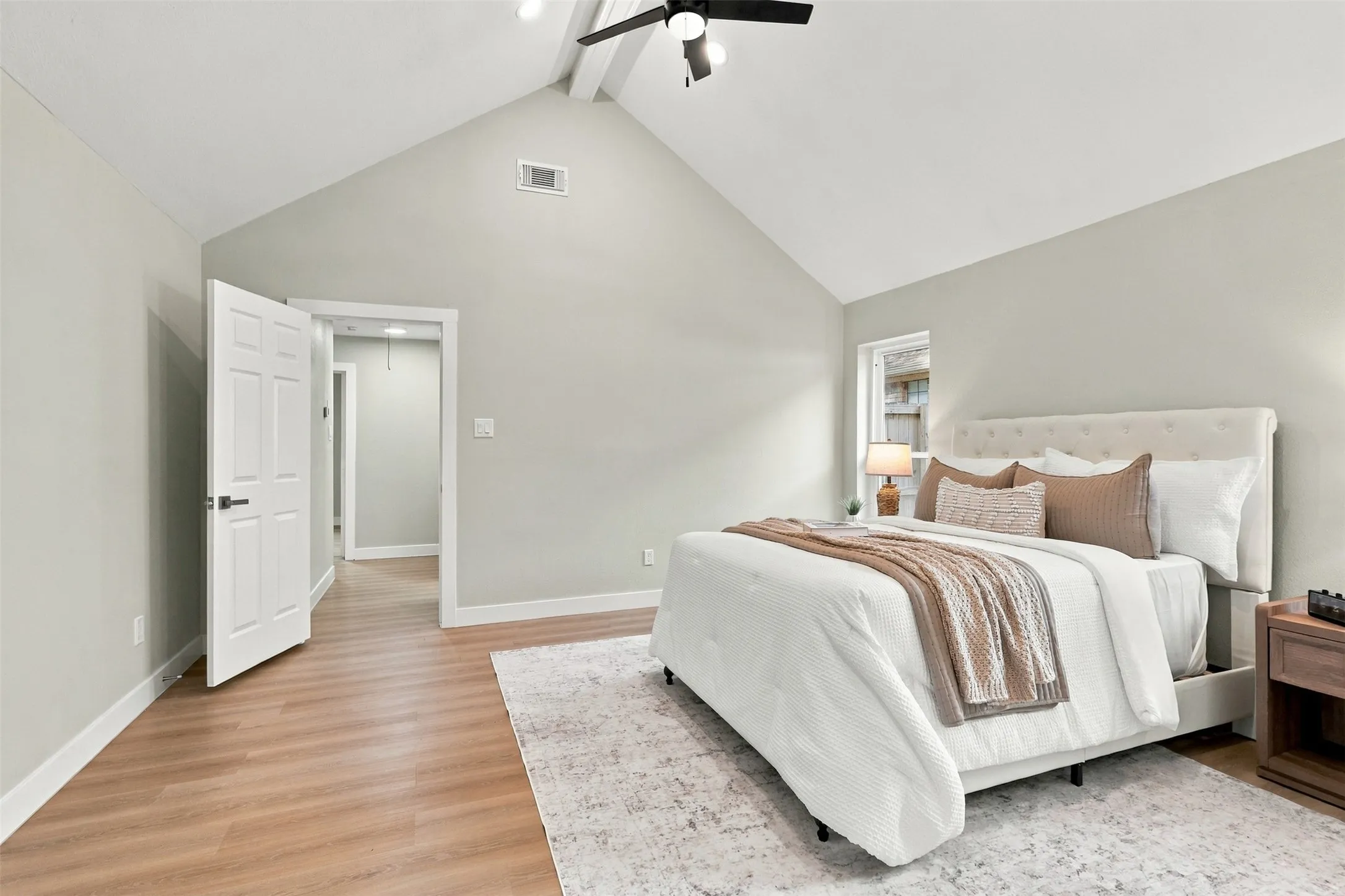 Single Family Residence For Sale in Denton County , 1316 Royal Palm Lane, Carrollton, Texas 75007, 4 Bedroom, 2 Bathroom, 2 Garage spaces, 2,046 Sqft, built in 1985, mls#21392628, Real Estate Agent in Carrollton, Homes For Sale in Denton county, Homes For Sale in Carrollton, Realtor in Carrollton Texas, Real Estate Brokerage Independent Realty Texas, Luminita Cordes Realtor